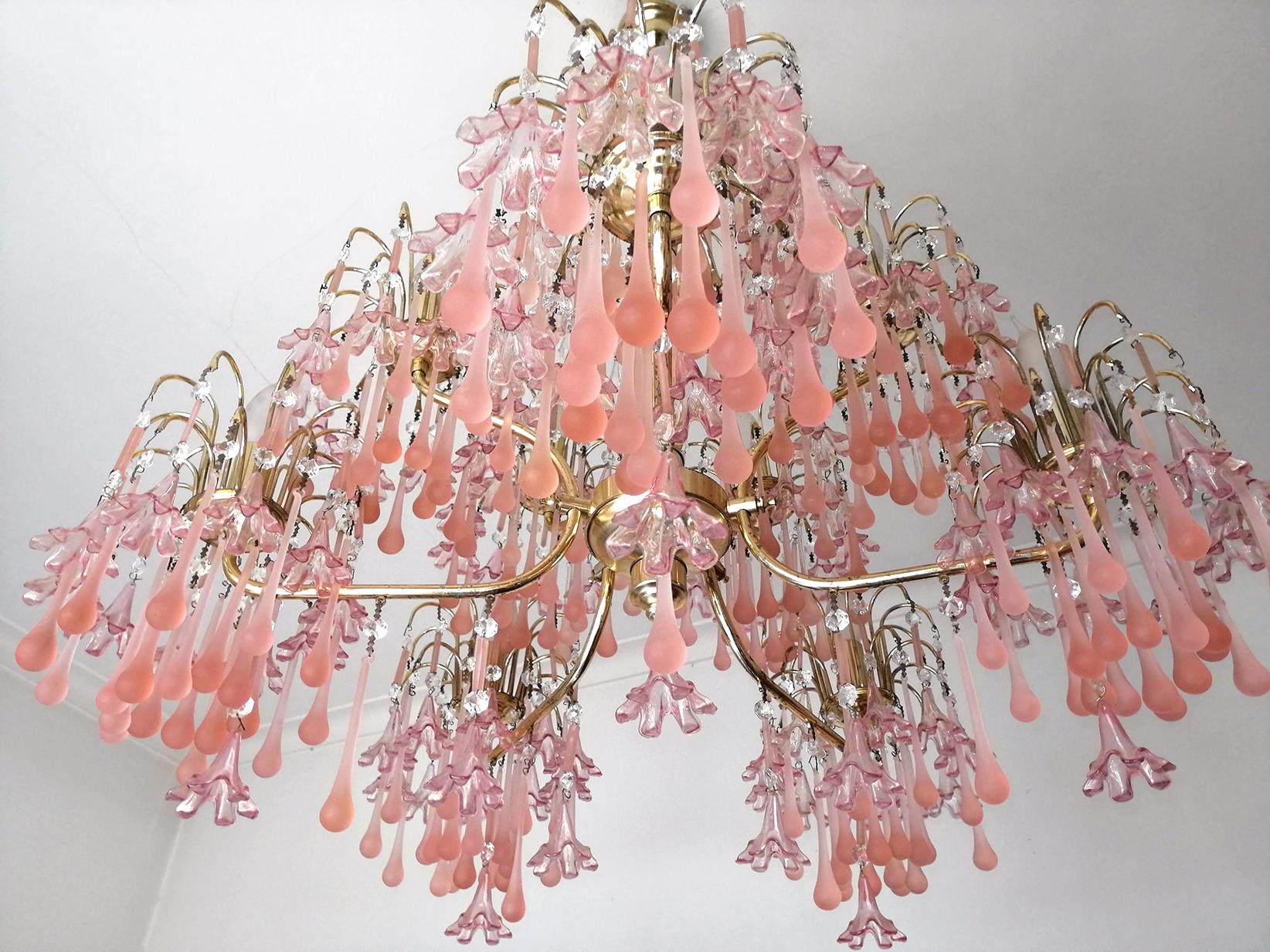 20th Century Midcentury Italian Murano Pink Glass Flowers Waterfall Wedding Cake Chandelier For Sale