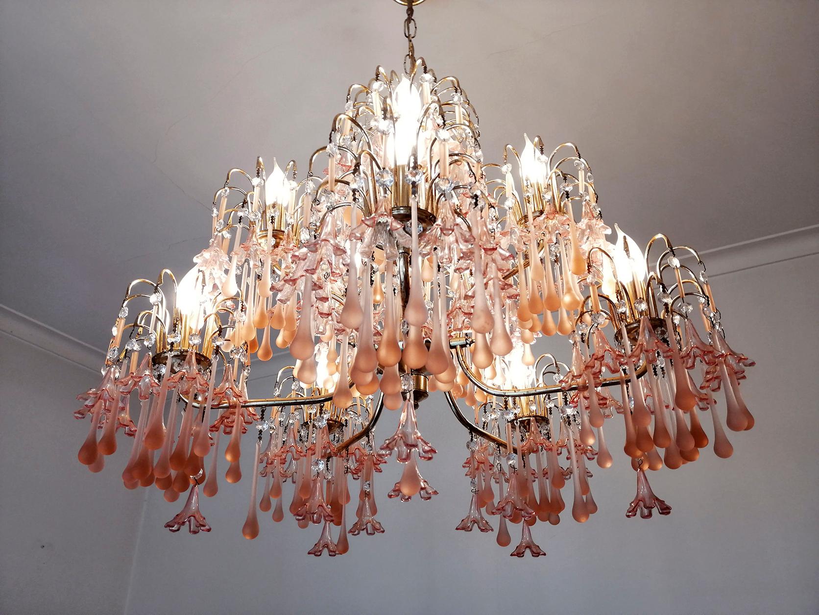 Midcentury Italian Murano Pink Glass Flowers Waterfall Wedding Cake Chandelier For Sale 2