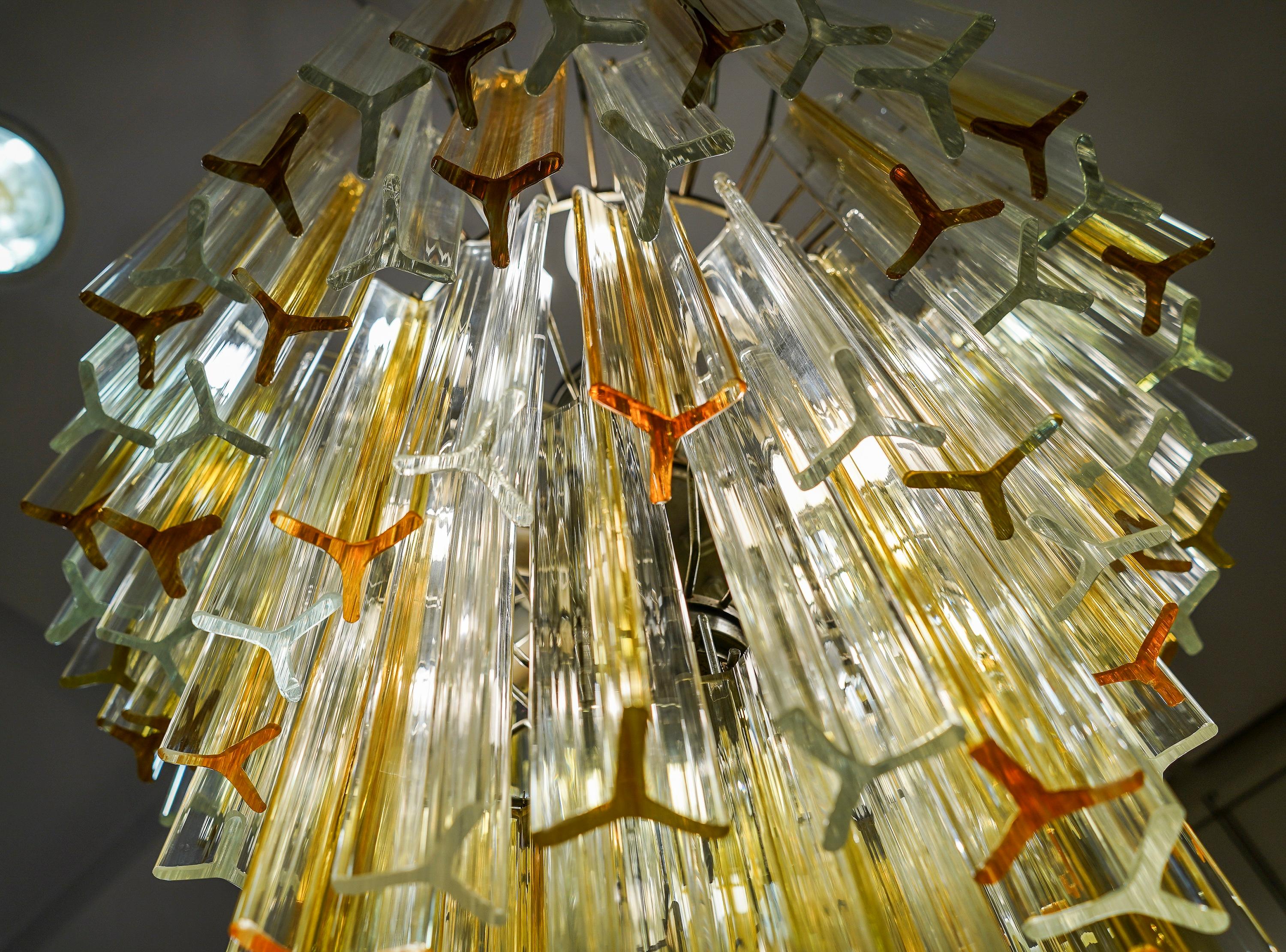 One of a kind Murano white and yellow crystal chandelier design by Venini, 1970s, SXX.
Amazing chandelier in a very good condition, only some little scratches.
Its come from a very important Italian Private collection in Milan.
Ideal in a