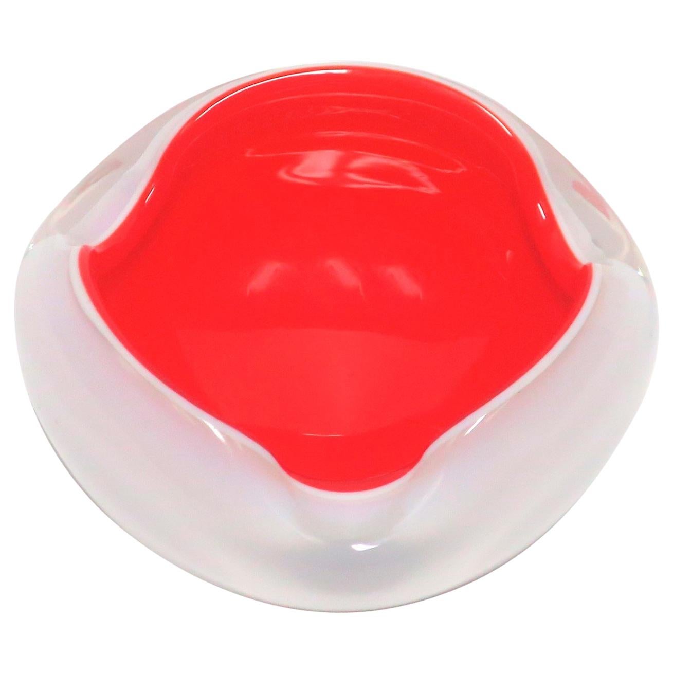 Cuenco o cenicero italiano de cristal artístico de Murano rojo y blanco