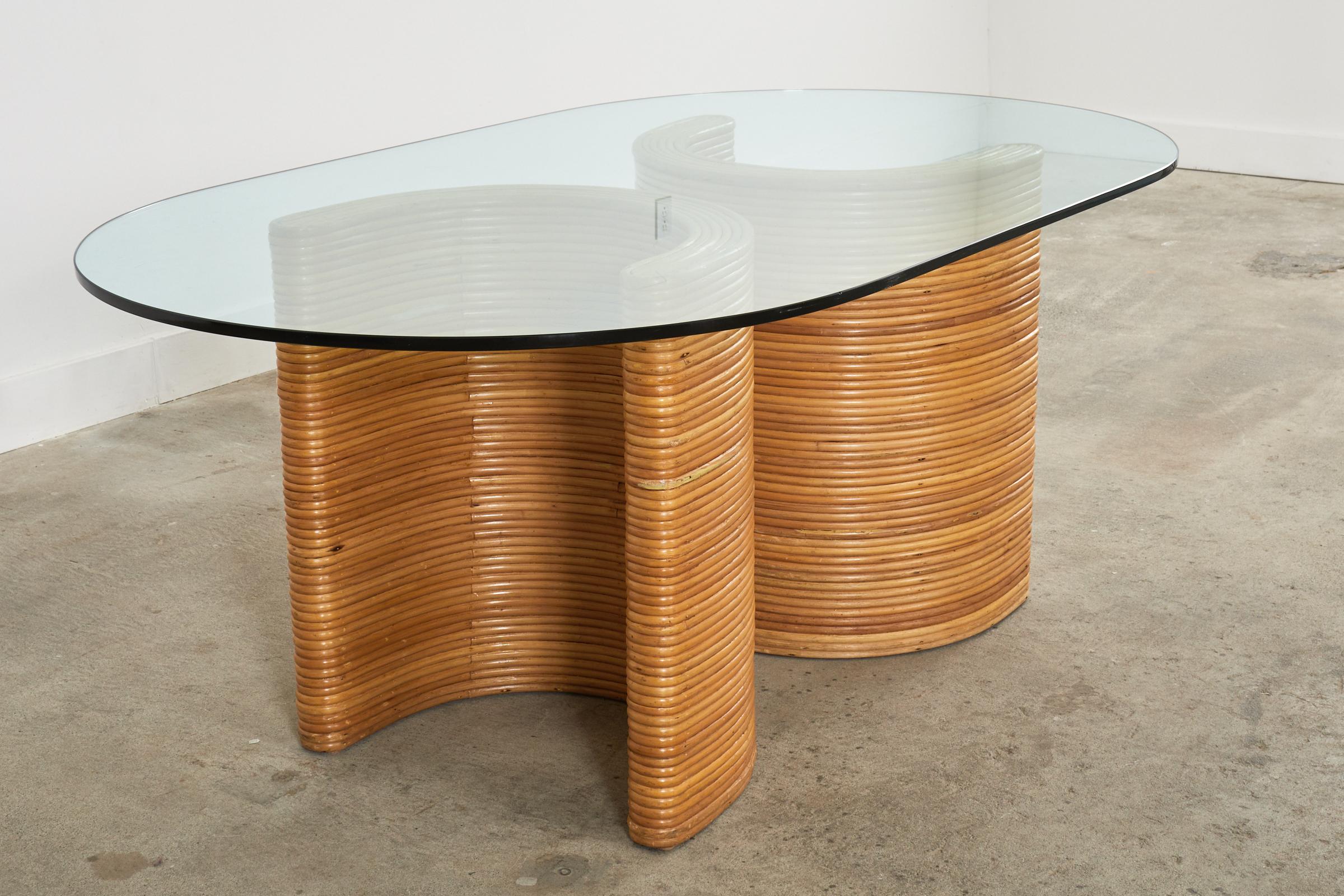 Tavolo da pranzo con piedistallo in rattan organico moderno del Medio Evo in vendita 3