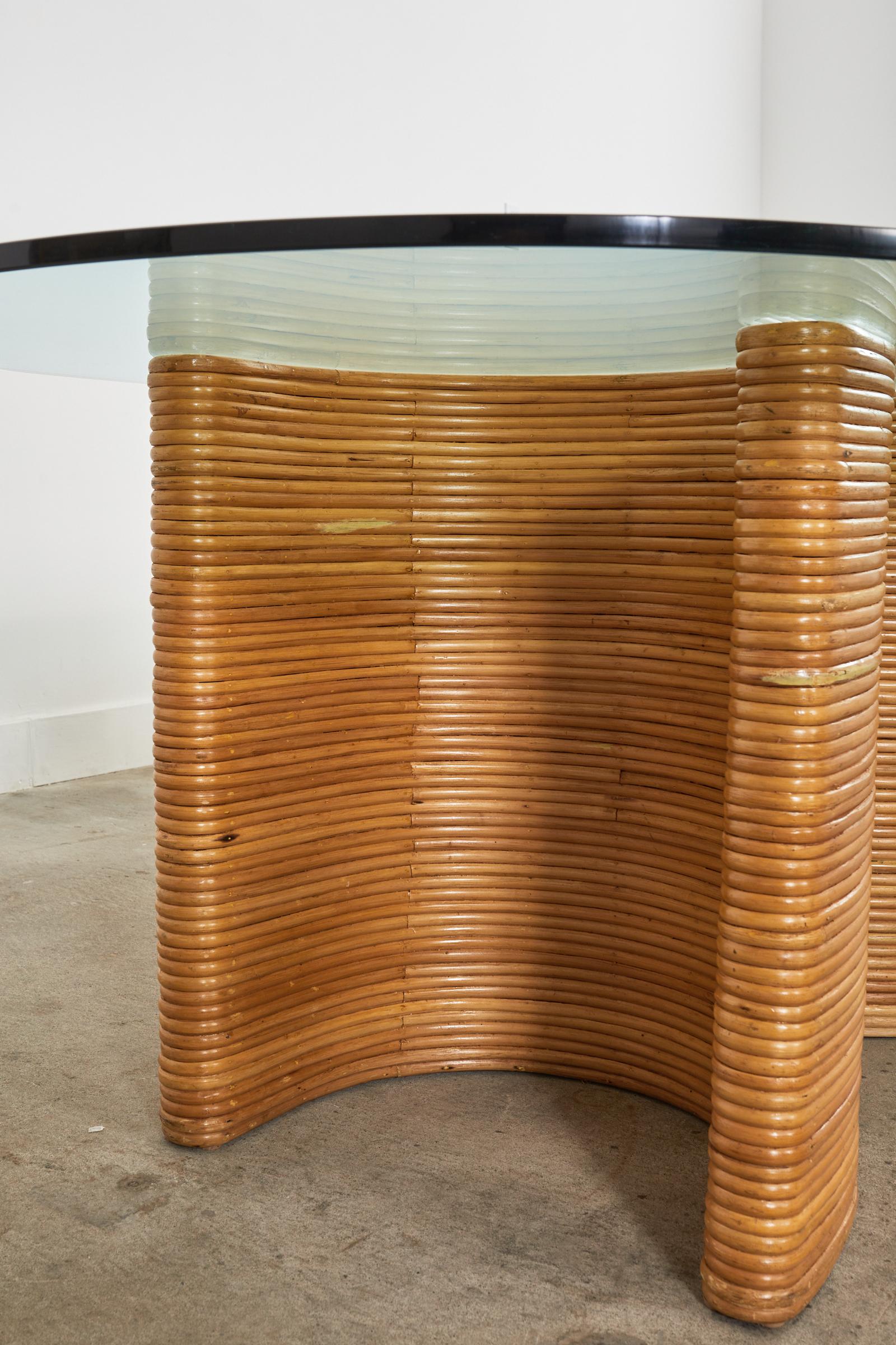Tavolo da pranzo con piedistallo in rattan organico moderno del Medio Evo in vendita 4