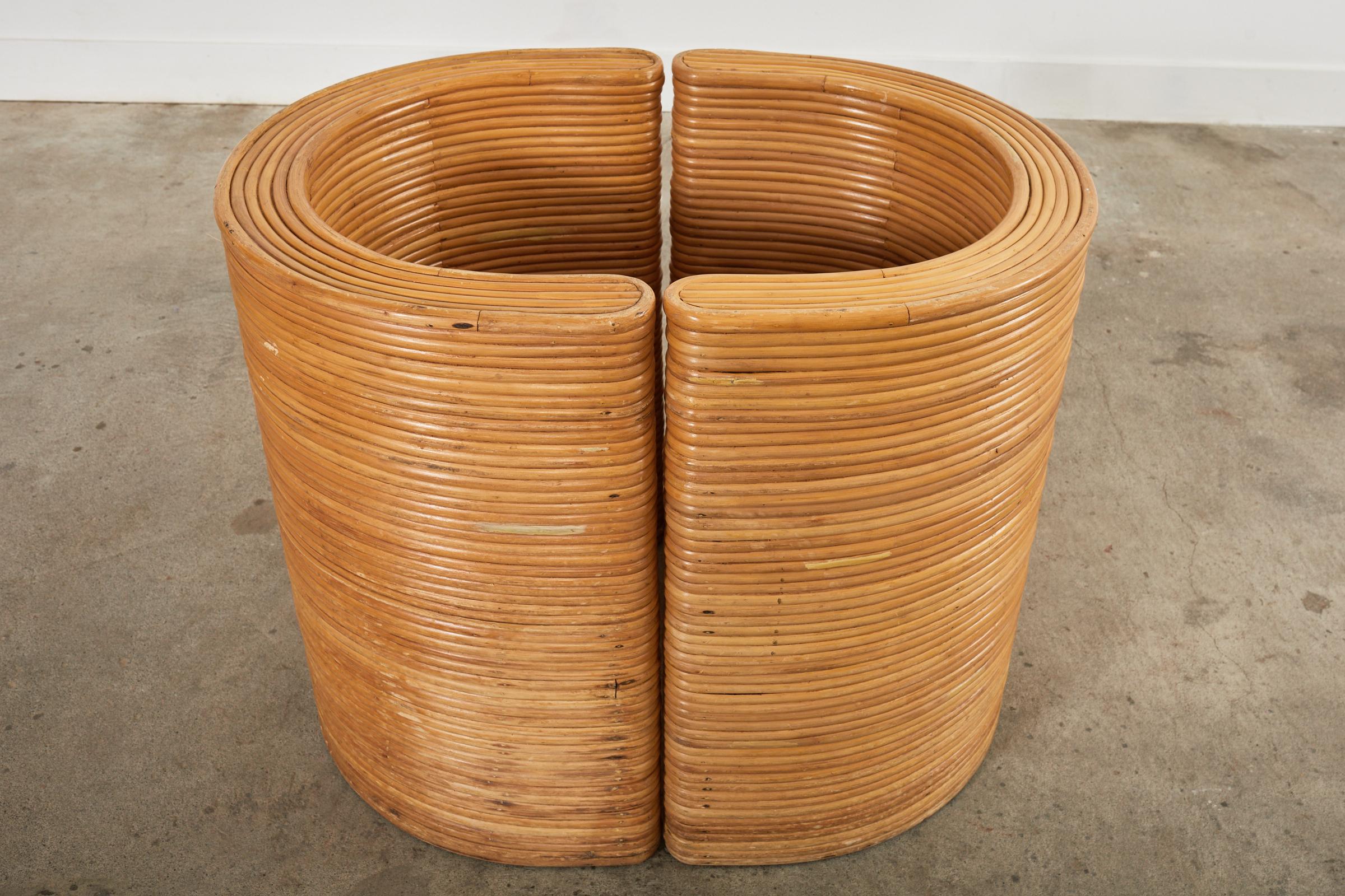 Tavolo da pranzo con piedistallo in rattan organico moderno del Medio Evo in vendita 12