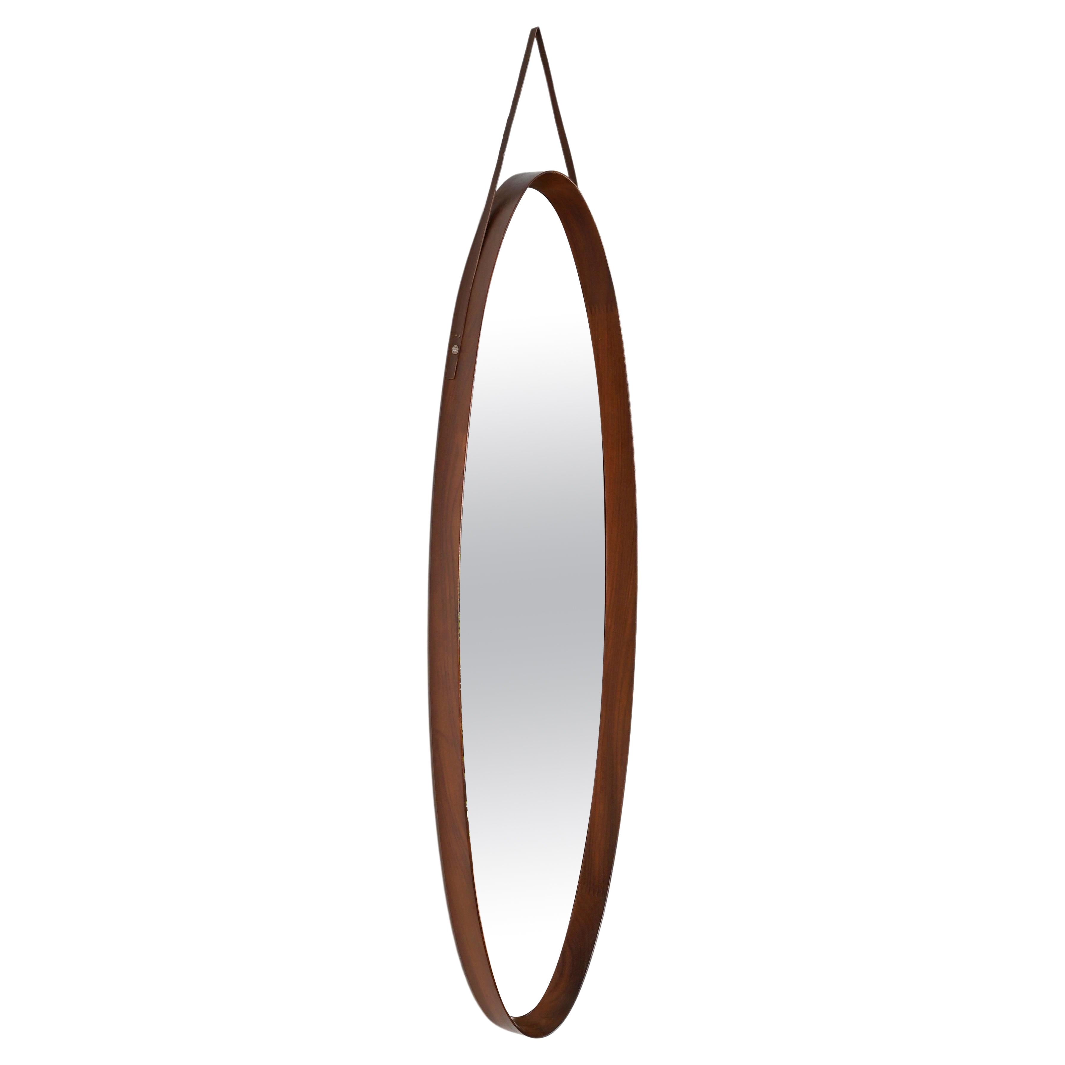Miroir ovale italien du milieu du siècle dernier en teck incurvé et cuir, années 1960