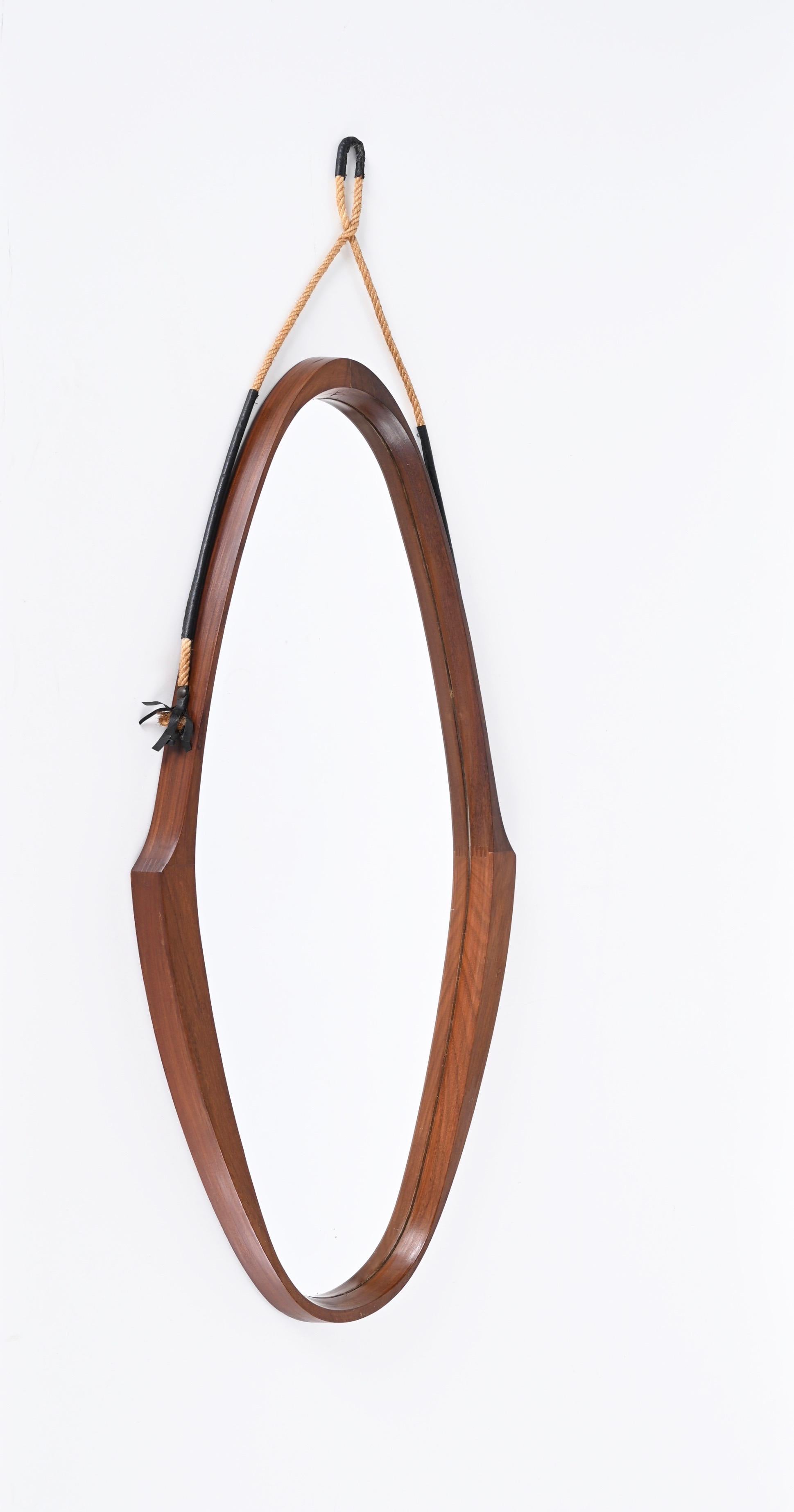 Midcentury Italian Oval Mirror in Curved Teak, Rope and Leather, 1960s In Good Condition In Roma, IT