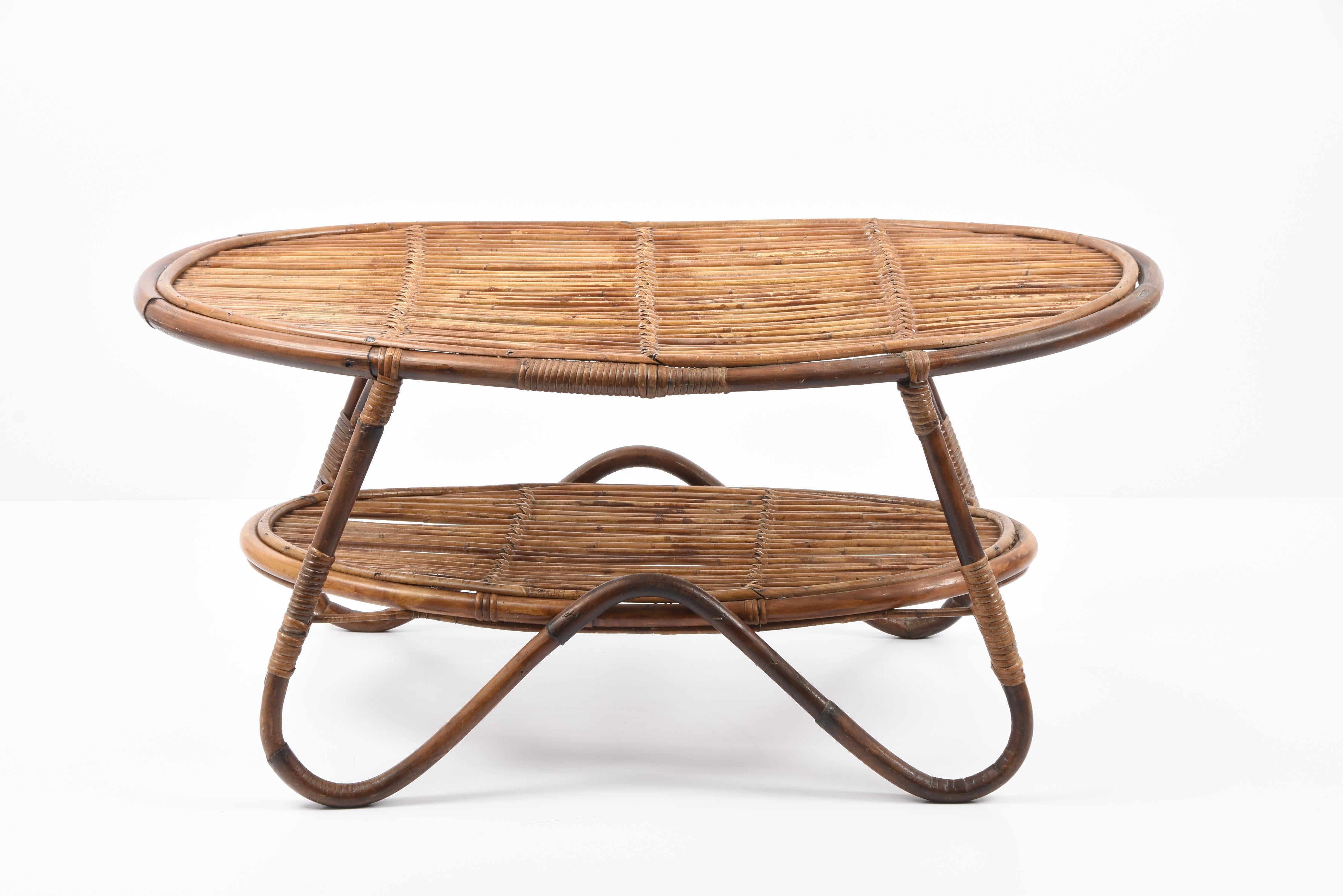 Table basse ovale italienne du milieu du siècle dernier à deux niveaux en rotin et bambou, années 1950 en vente 6