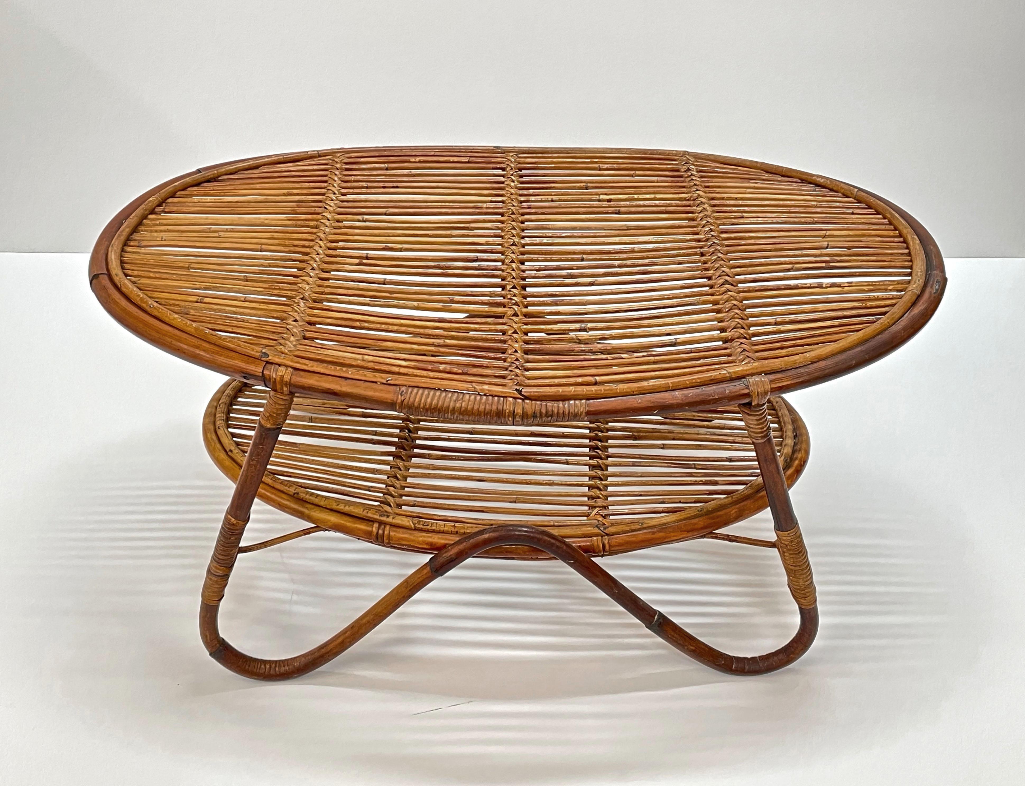 Table basse ovale italienne du milieu du siècle dernier à deux niveaux en rotin et bambou, années 1950 en vente 9