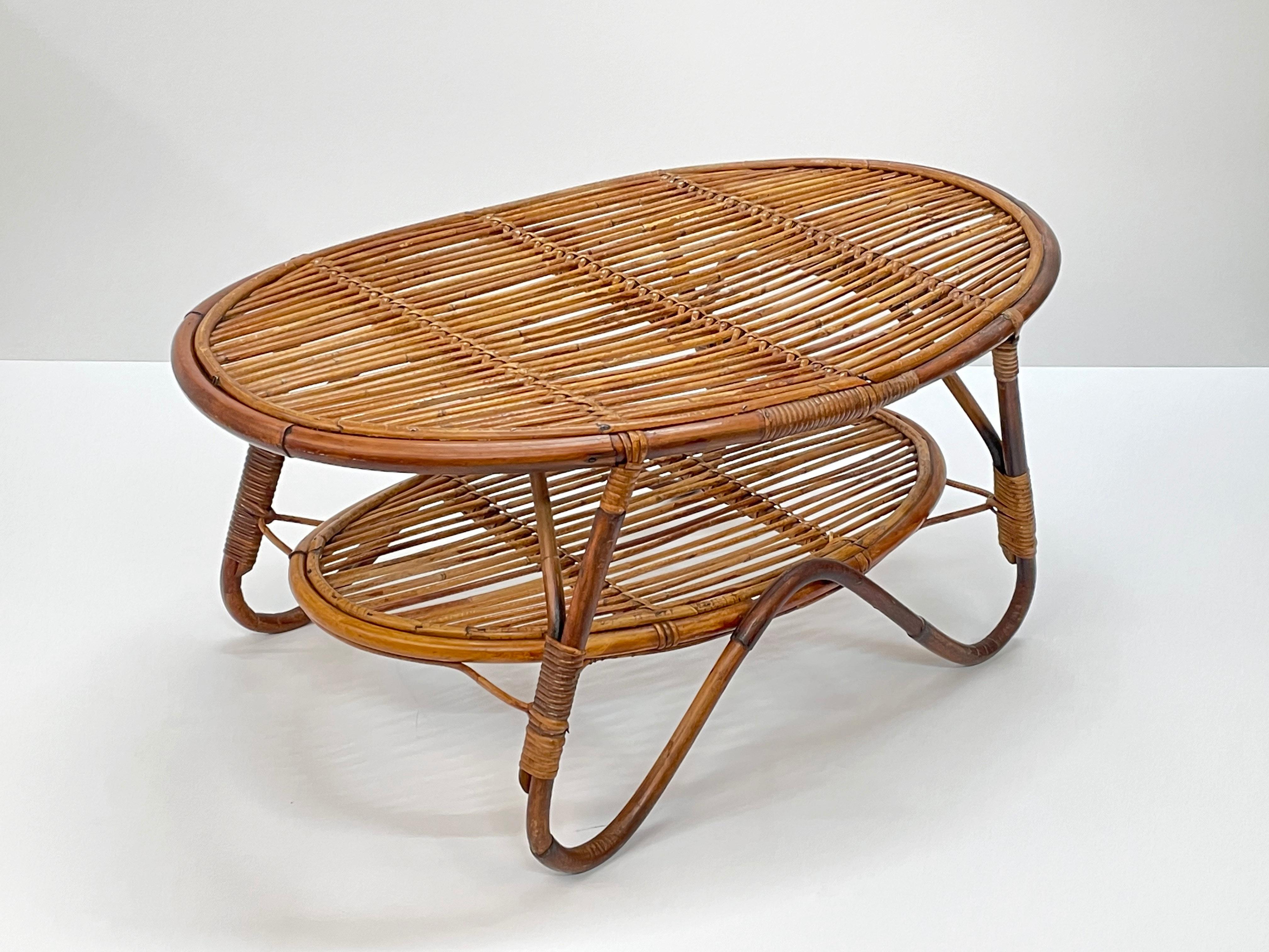 Midcentury Italian Oval Rattan and Bamboo Two Levels Coffee Table, 1950s In Good Condition For Sale In Roma, IT