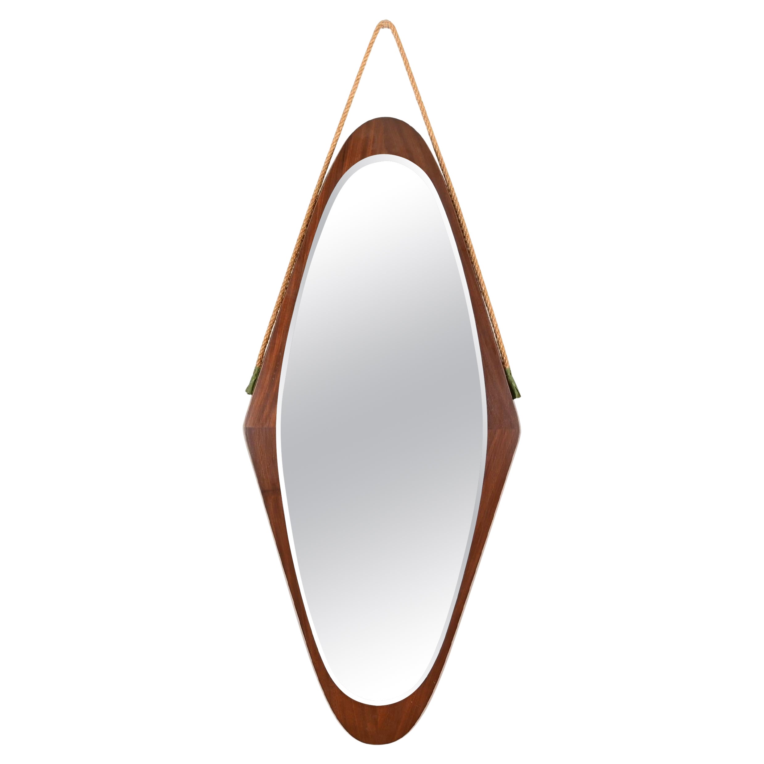 Miroir ovale "bouclier" italien du milieu du siècle en teck courbé, corde et cuir, années 1960 en vente