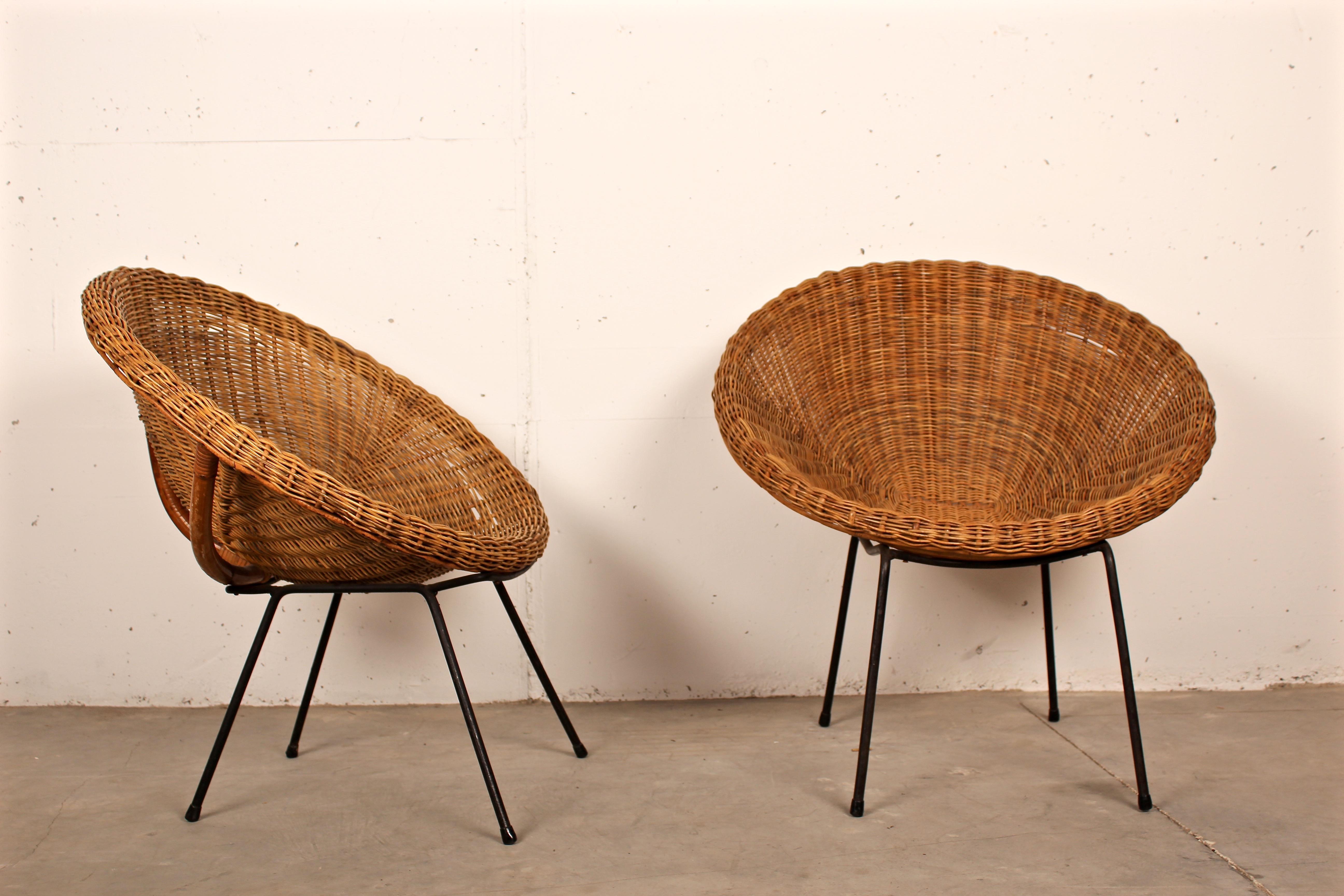 Midcentury Italian Pair of Circle Shaped Woven Wicker Rattan Armchairs In Good Condition In Santa Gertrudis, Baleares
