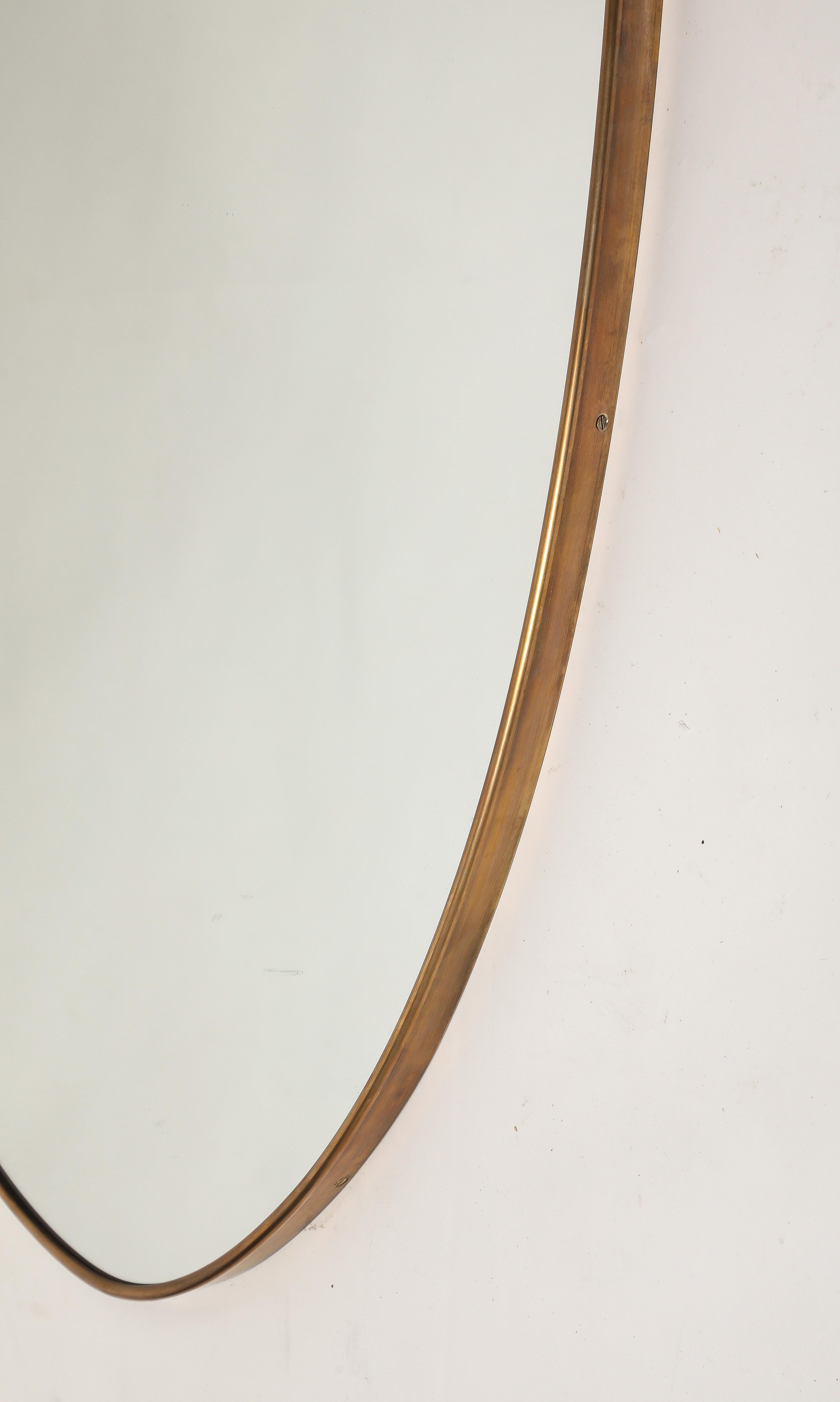 Paire de miroirs en laiton en forme de bouclier, Italie du milieu du siècle dernier, années 1950 en vente 2