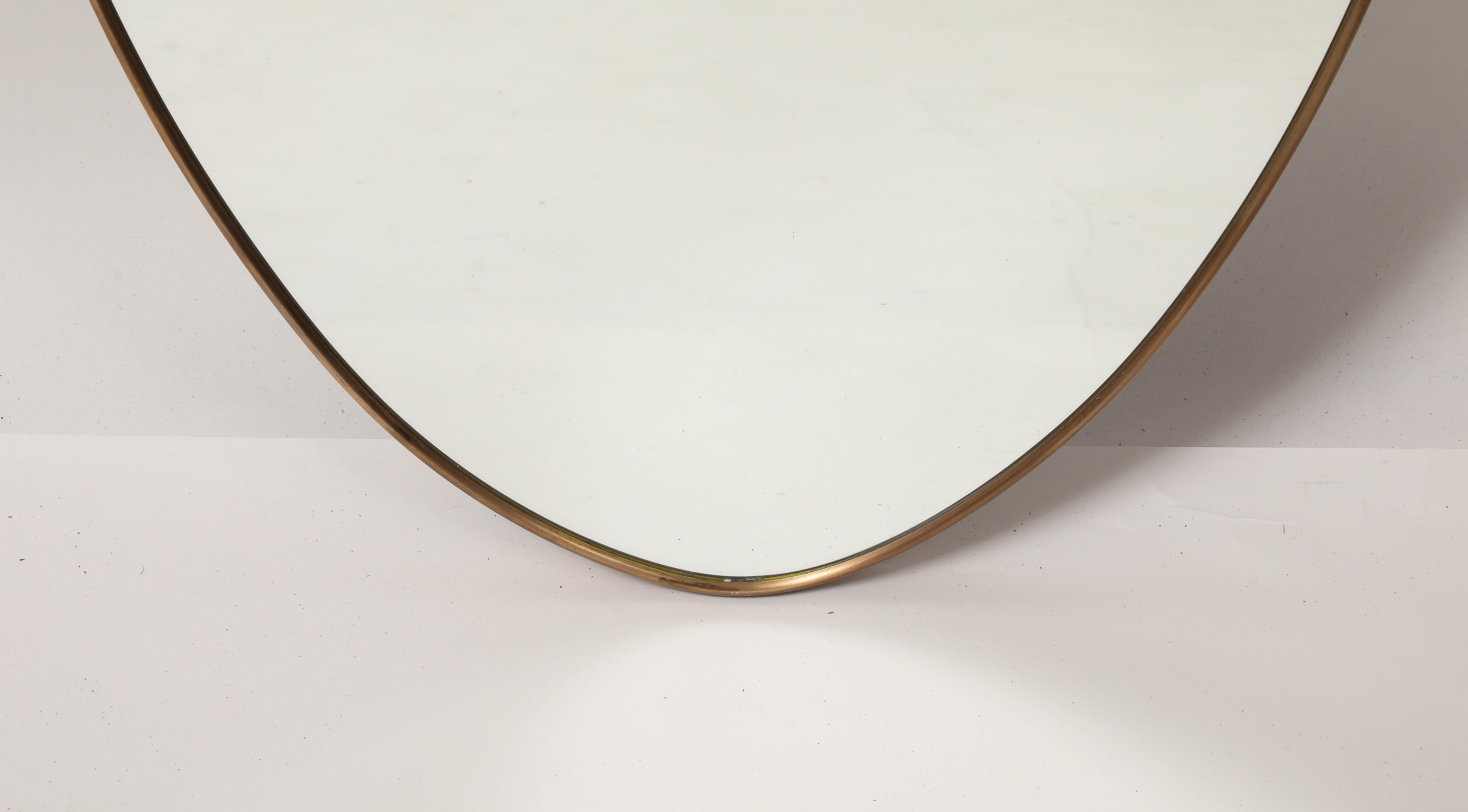 Paire de miroirs en laiton en forme de bouclier, Italie du milieu du siècle dernier, années 1950 en vente 3