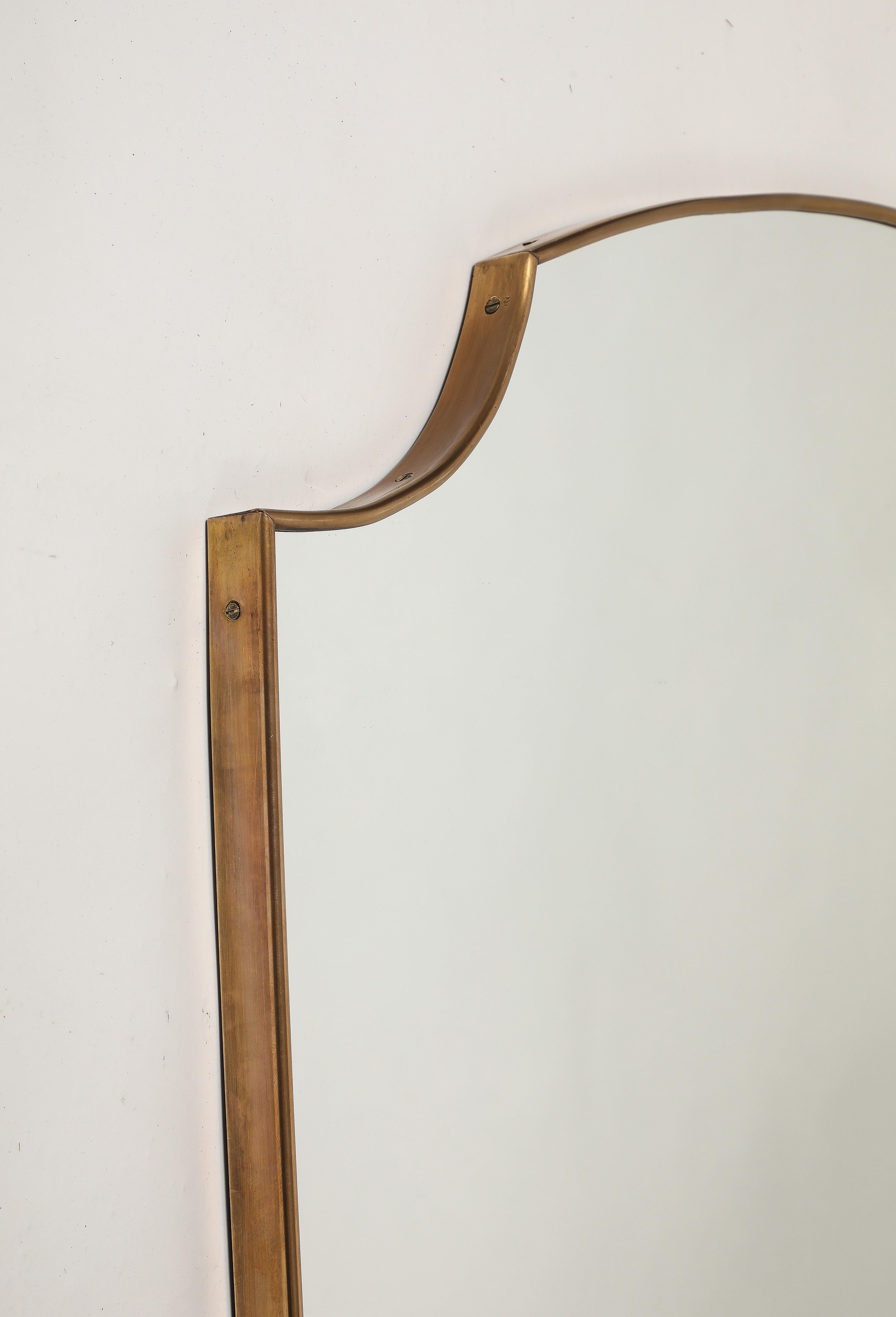 Paire de miroirs en laiton en forme de bouclier, Italie du milieu du siècle dernier, années 1950 en vente 6