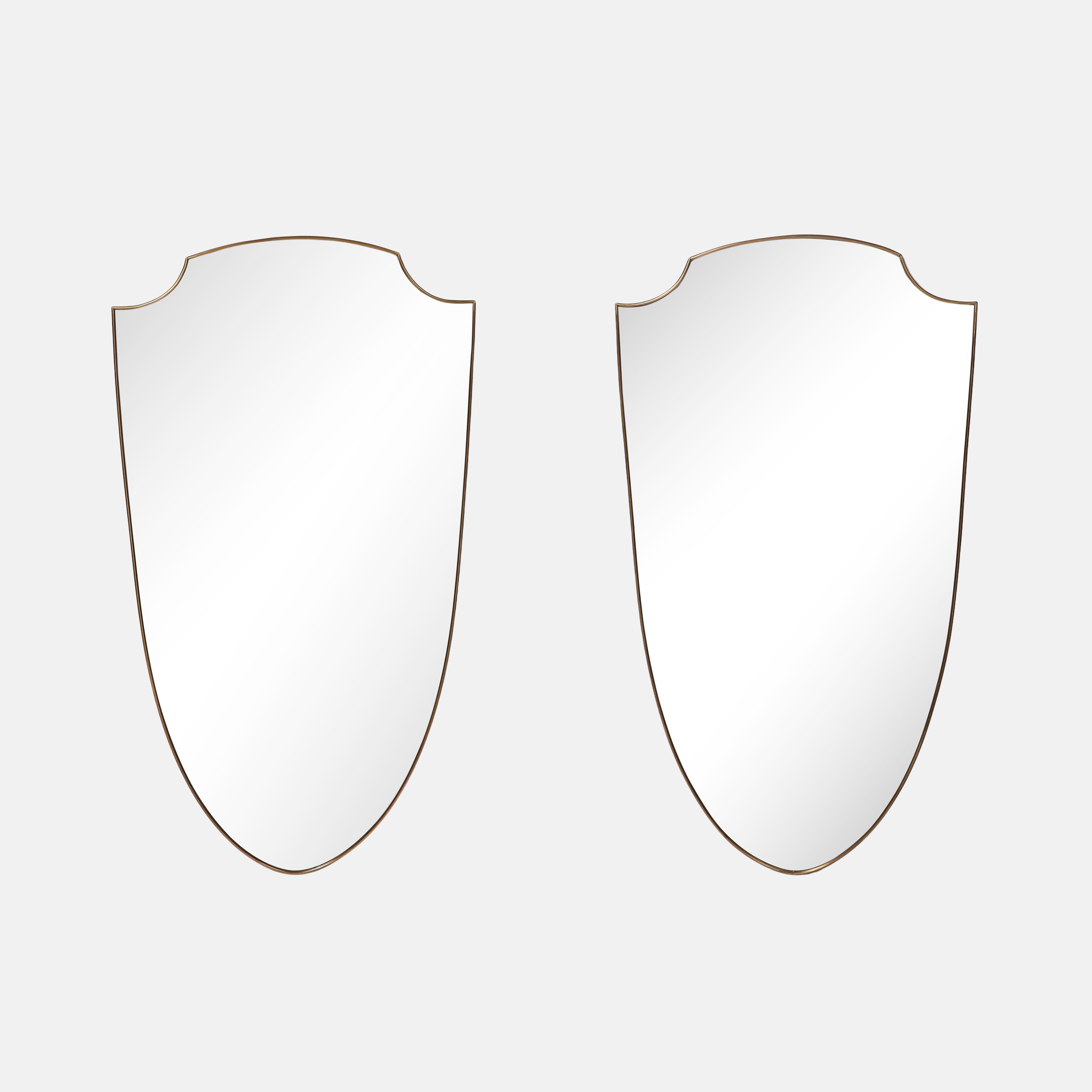Paire de miroirs en laiton en forme de bouclier, Italie du milieu du siècle dernier, années 1950 en vente 5