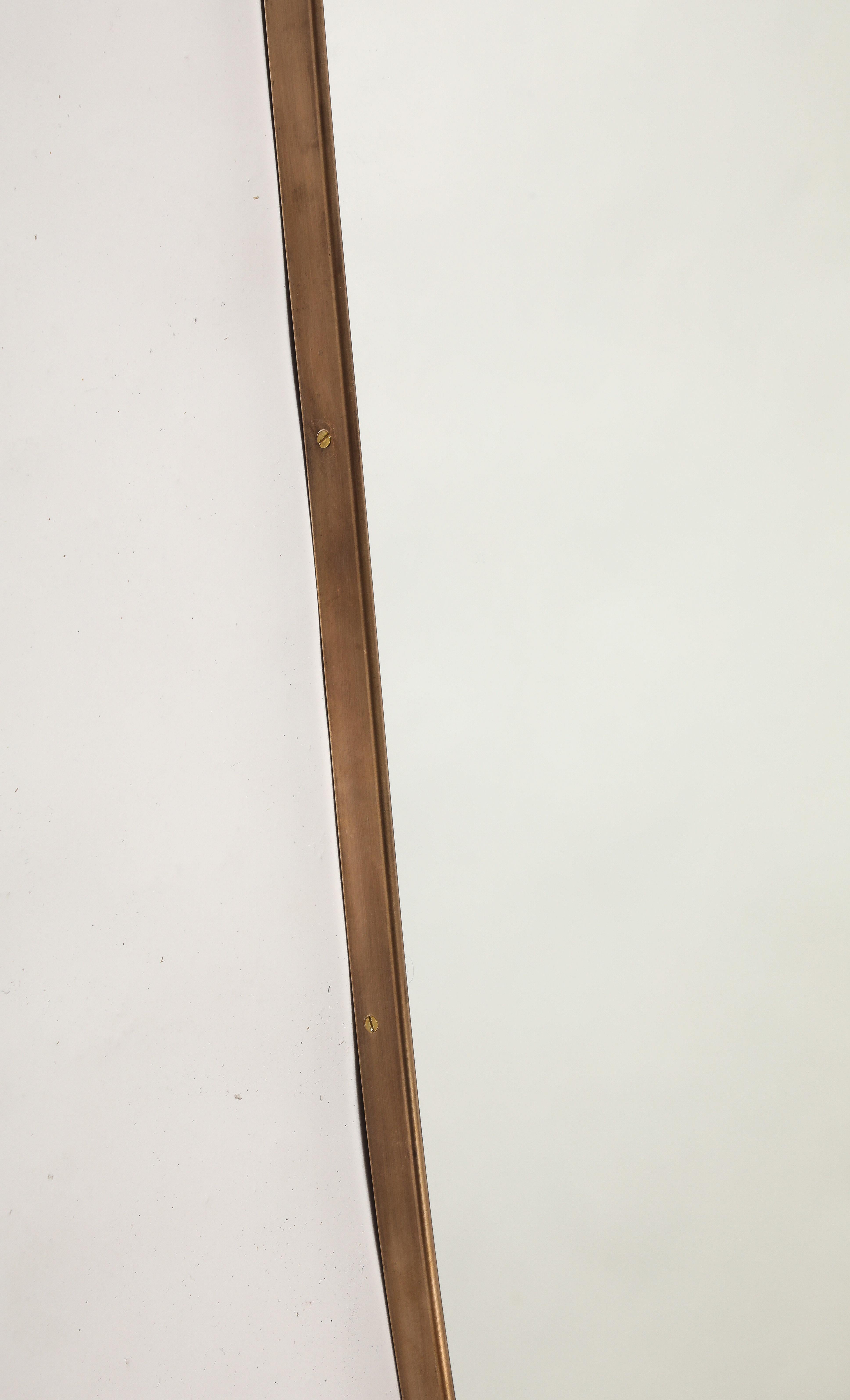 Milieu du XXe siècle Paire de miroirs en laiton en forme de bouclier, Italie du milieu du siècle dernier, années 1950 en vente