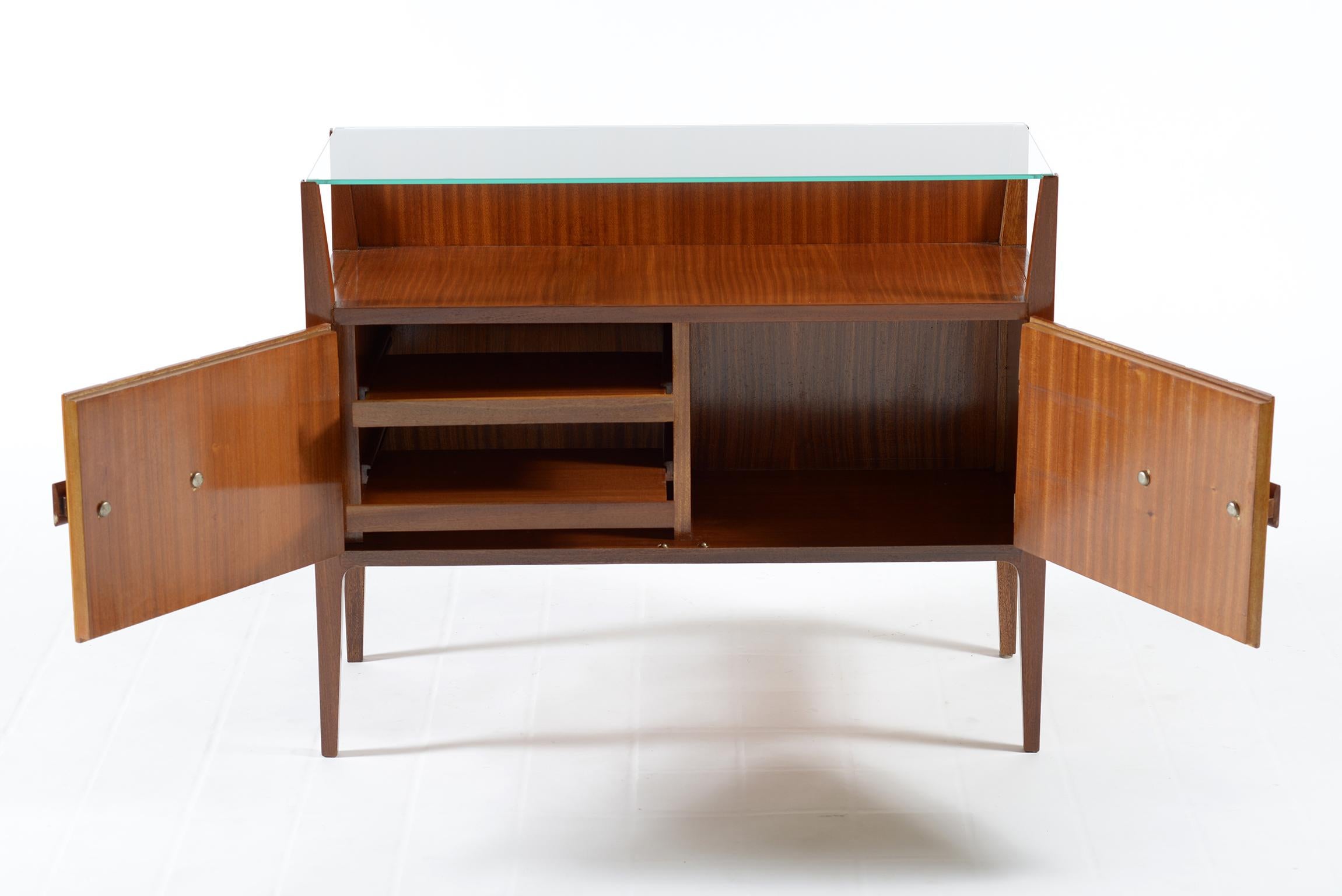 Midcentury Italian Pair of Nightstands or Side Tables with Glass Top, 1950 2