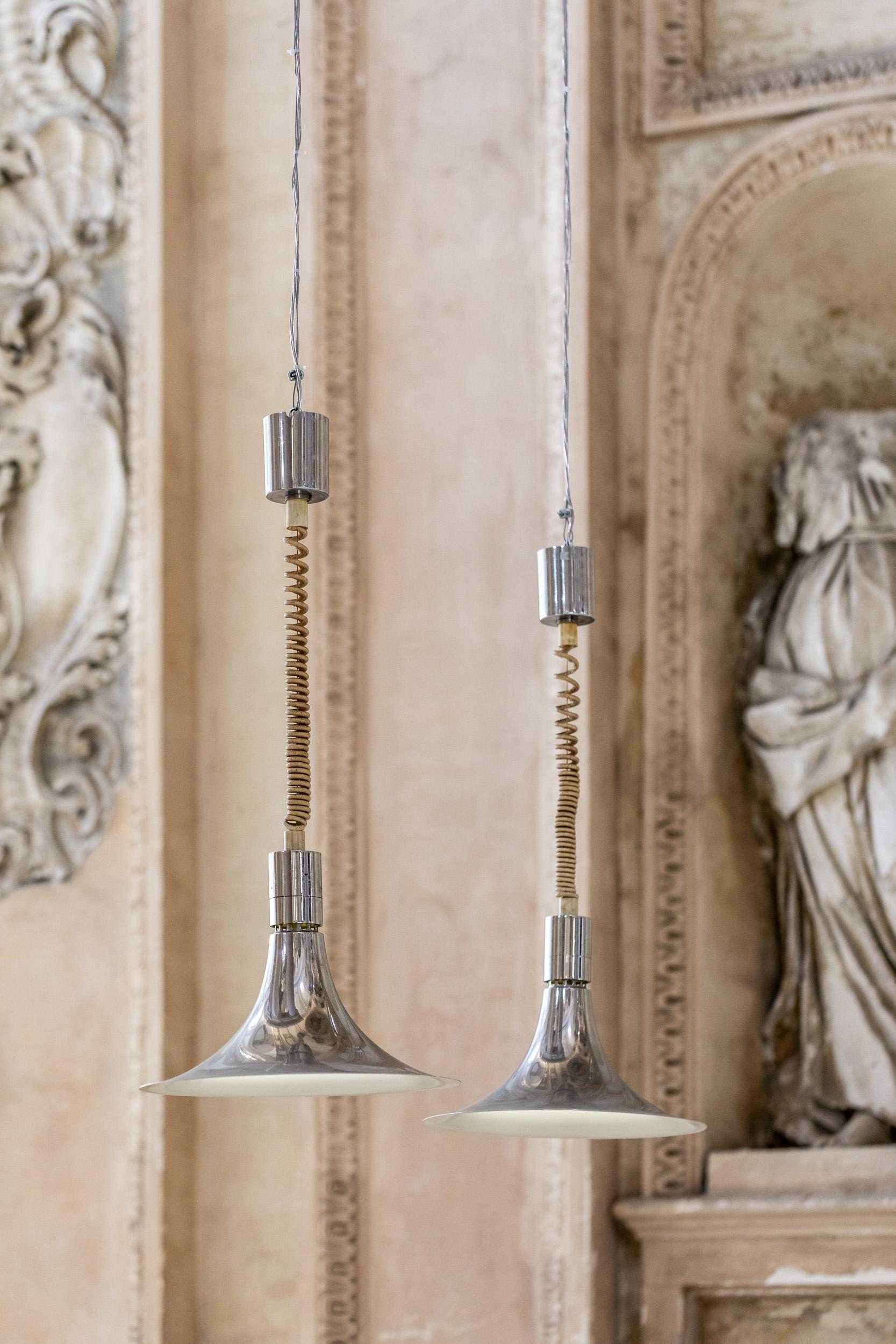 Sirrah pendants designed by Franco Albini, Franca Helg and Antonio Piva.
Adjustable height with 