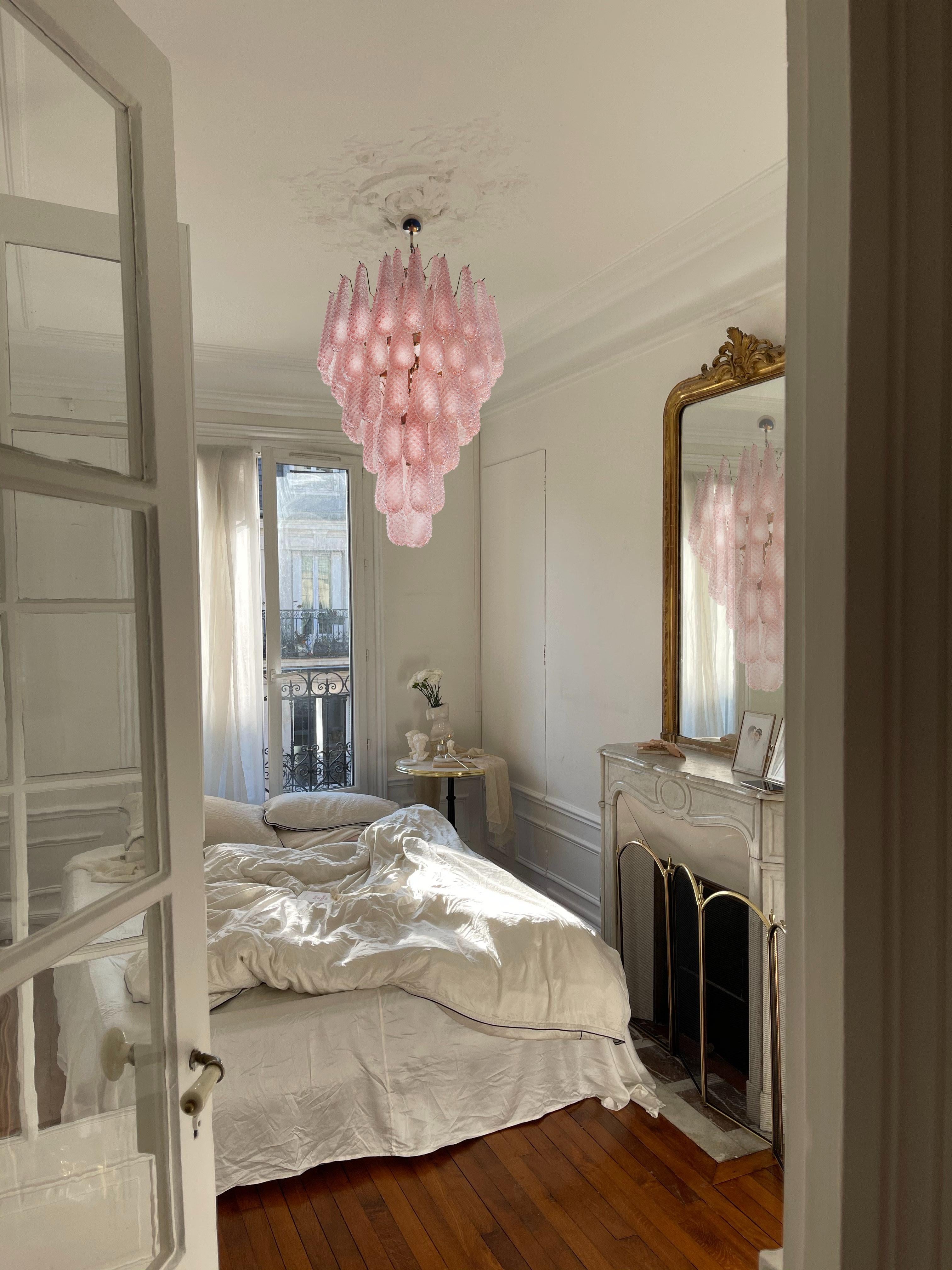  Lustre italien du milieu du siècle dernier, rose et blanc à pétales, Murano en vente 6