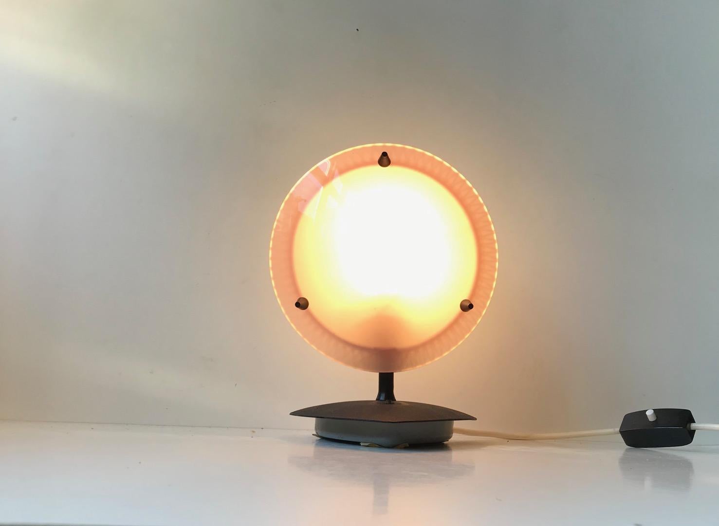 Midcentury Italian Pink and White Lucite Table Lamp, 1960s 5