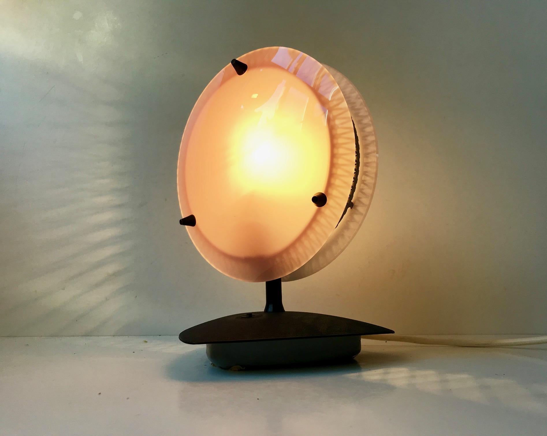 Midcentury Italian Pink and White Lucite Table Lamp, 1960s 1