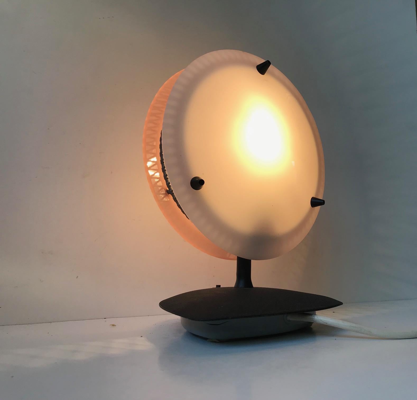 Midcentury Italian Pink and White Lucite Table Lamp, 1960s 2
