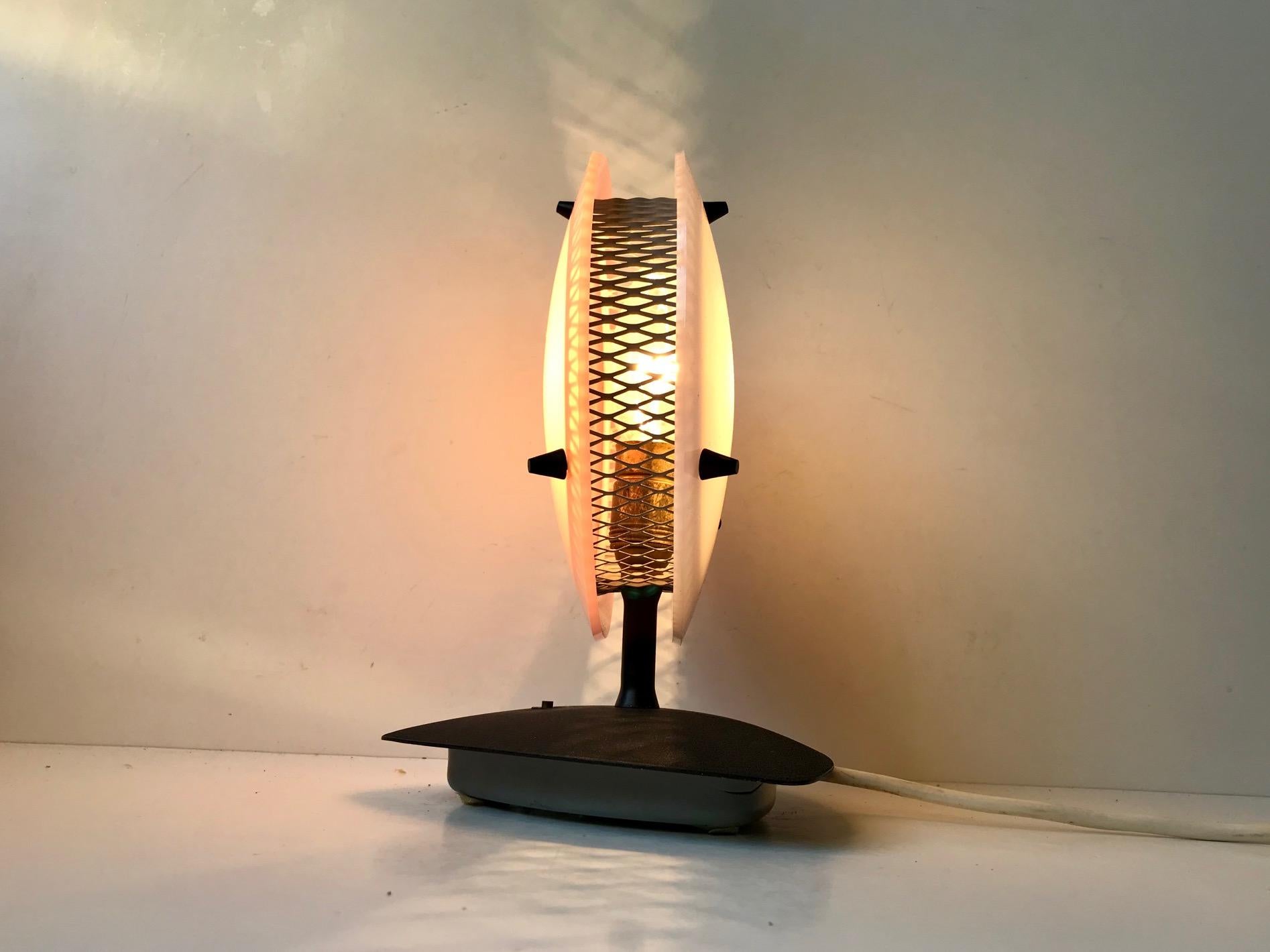 Midcentury Italian Pink and White Lucite Table Lamp, 1960s 3
