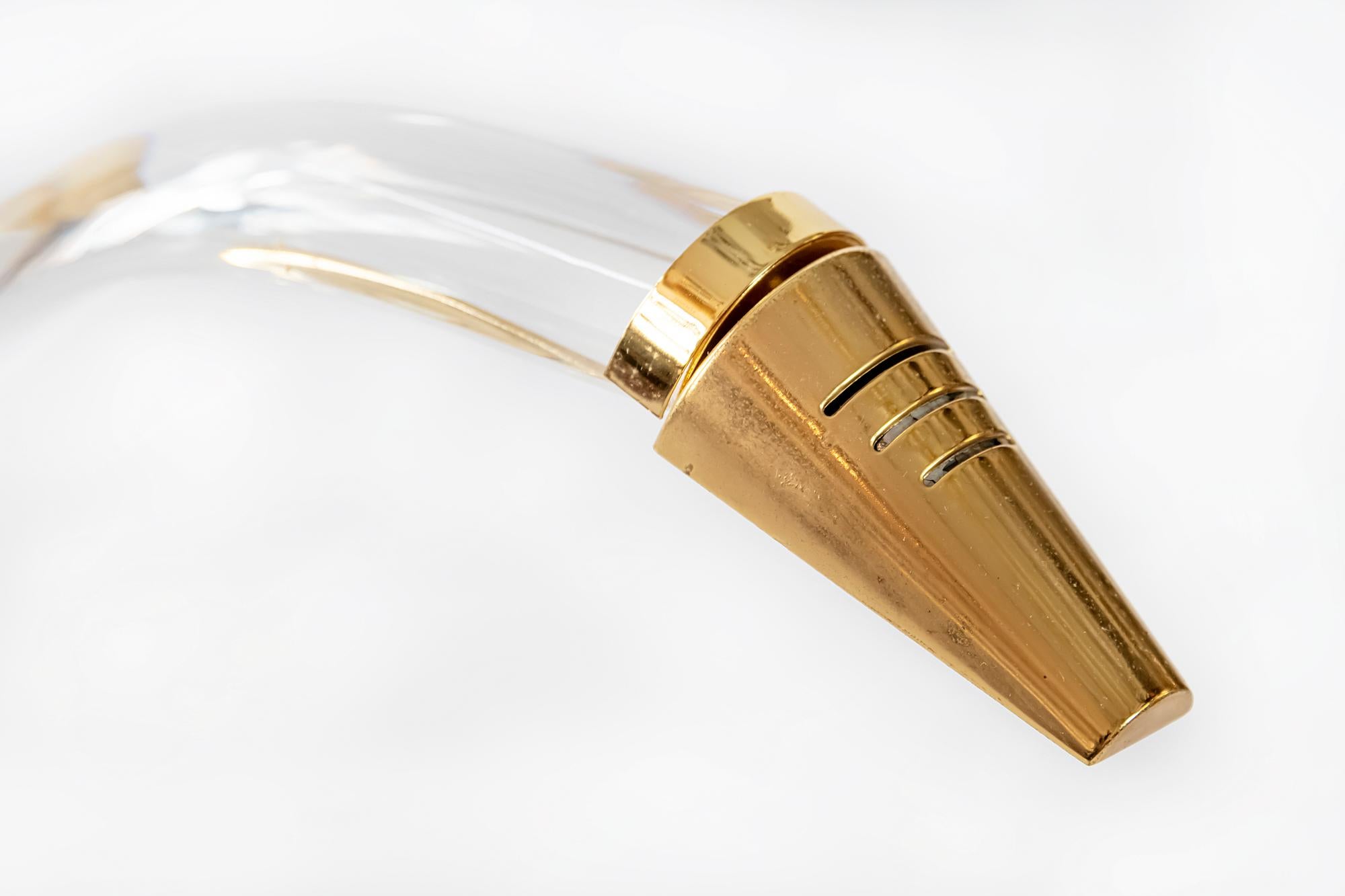 Italienische Plexiglas-Tischlampe aus der Jahrhundertmitte (Beschichtet) im Angebot