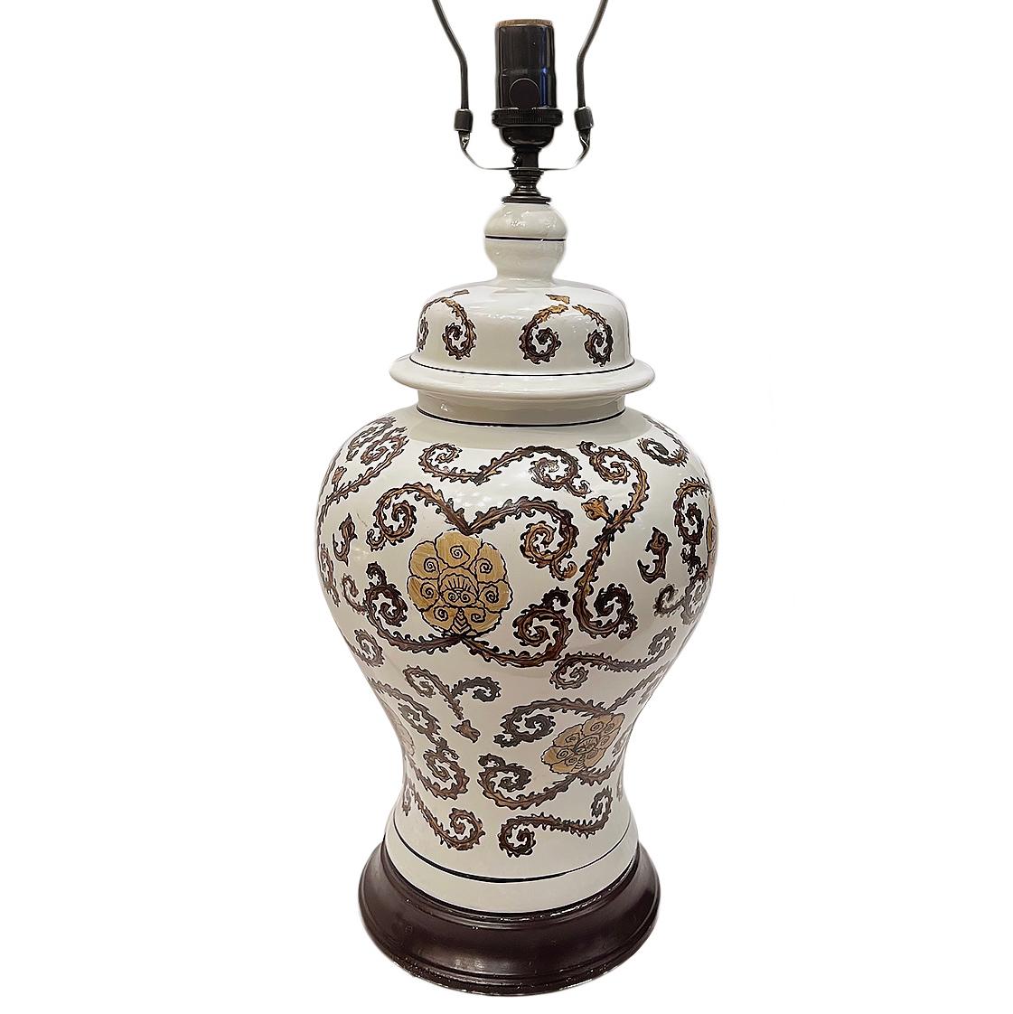 A circa 1960s Italian porcelain lamp with floral motif.

Measurements:
Height of body: 16