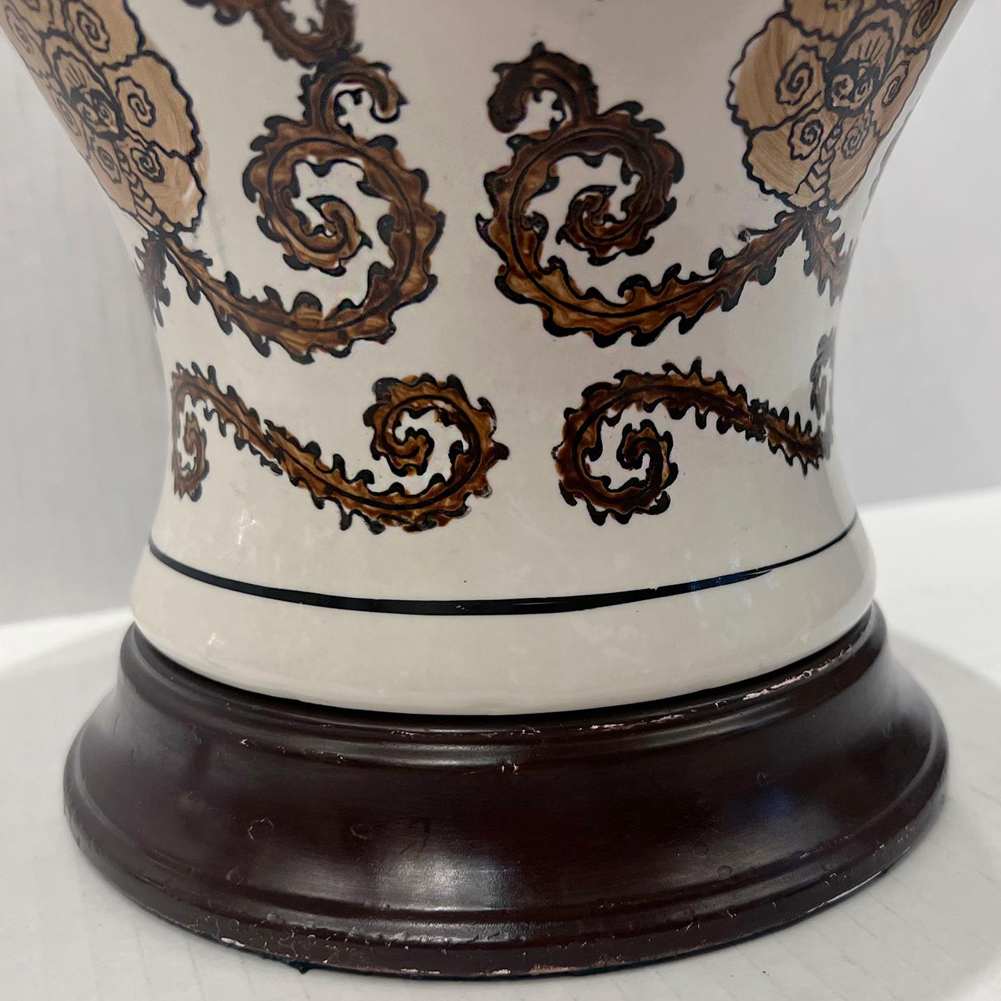 Midcentury Italian Porcelain Lamp For Sale 3