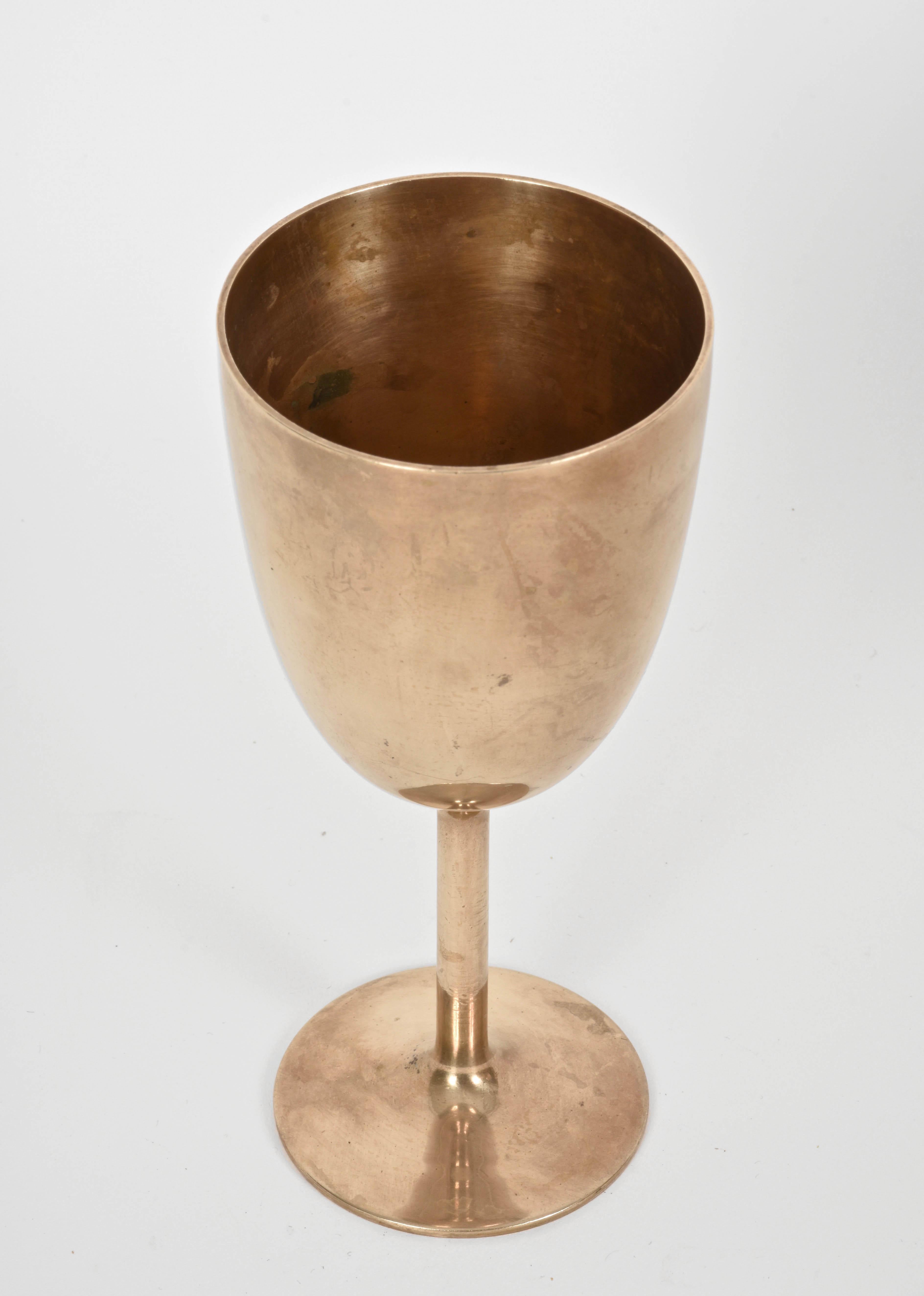 Set of six elegant midcentury Italian Regency solid brass chalices.

These amazing pieces are wonderful as in solid brass with a simple design.

A sophisticated and Classic set of pieces that can smart your barware and serving.

Measures