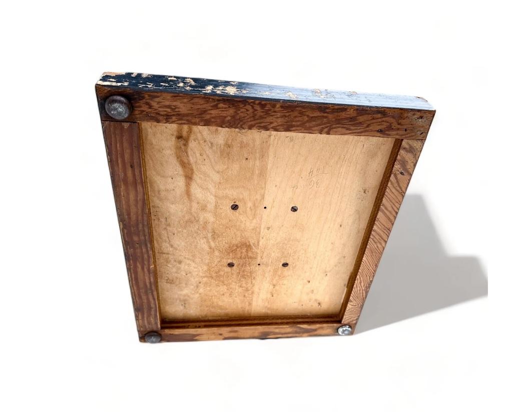 Mesa auxiliar de pedestal de madera acanalada italiana de mediados de siglo con tapa de espejo en venta 4