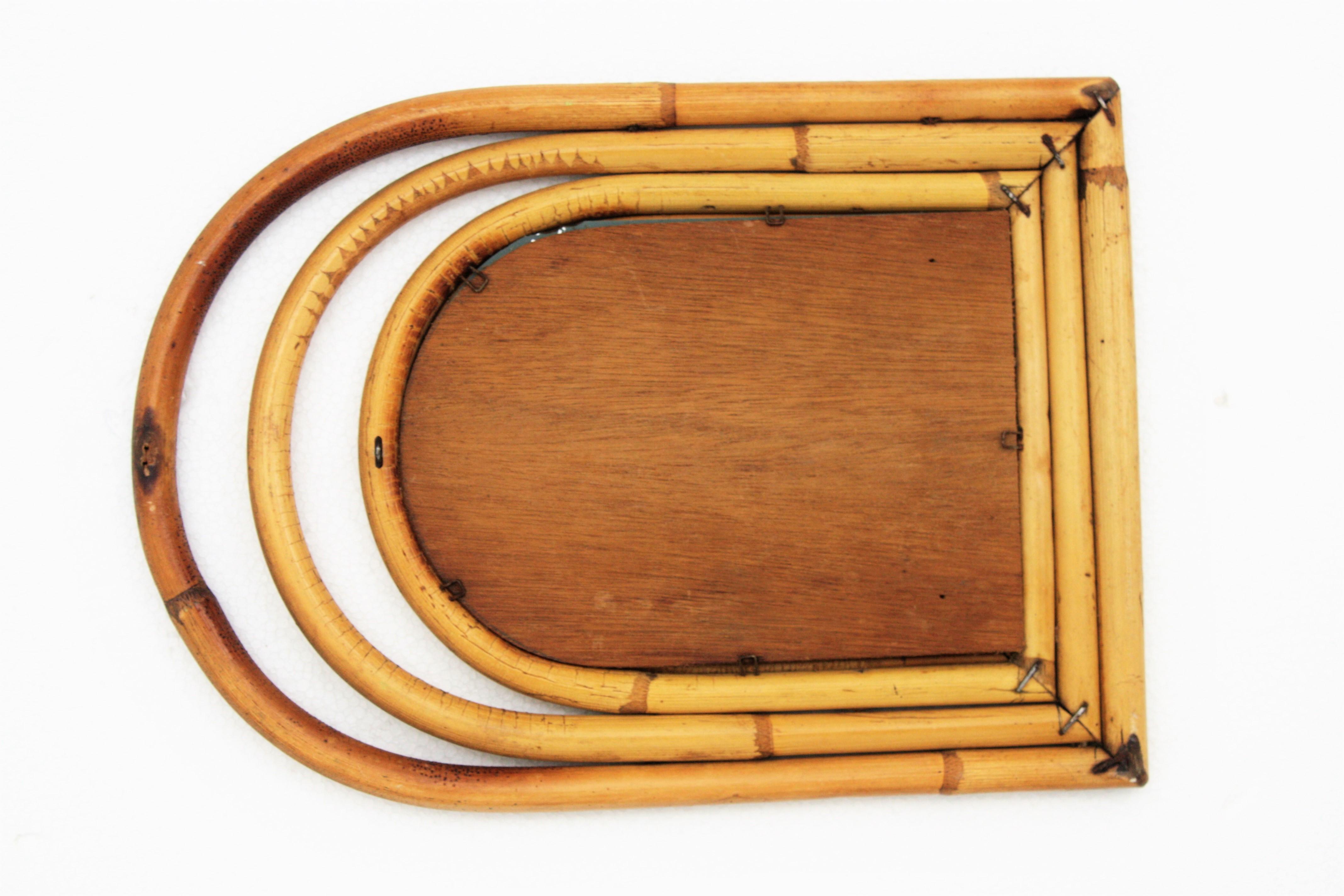 Canne Miroir arqué en bambou et rotin de petite taille dans le style de Franco Albini en vente