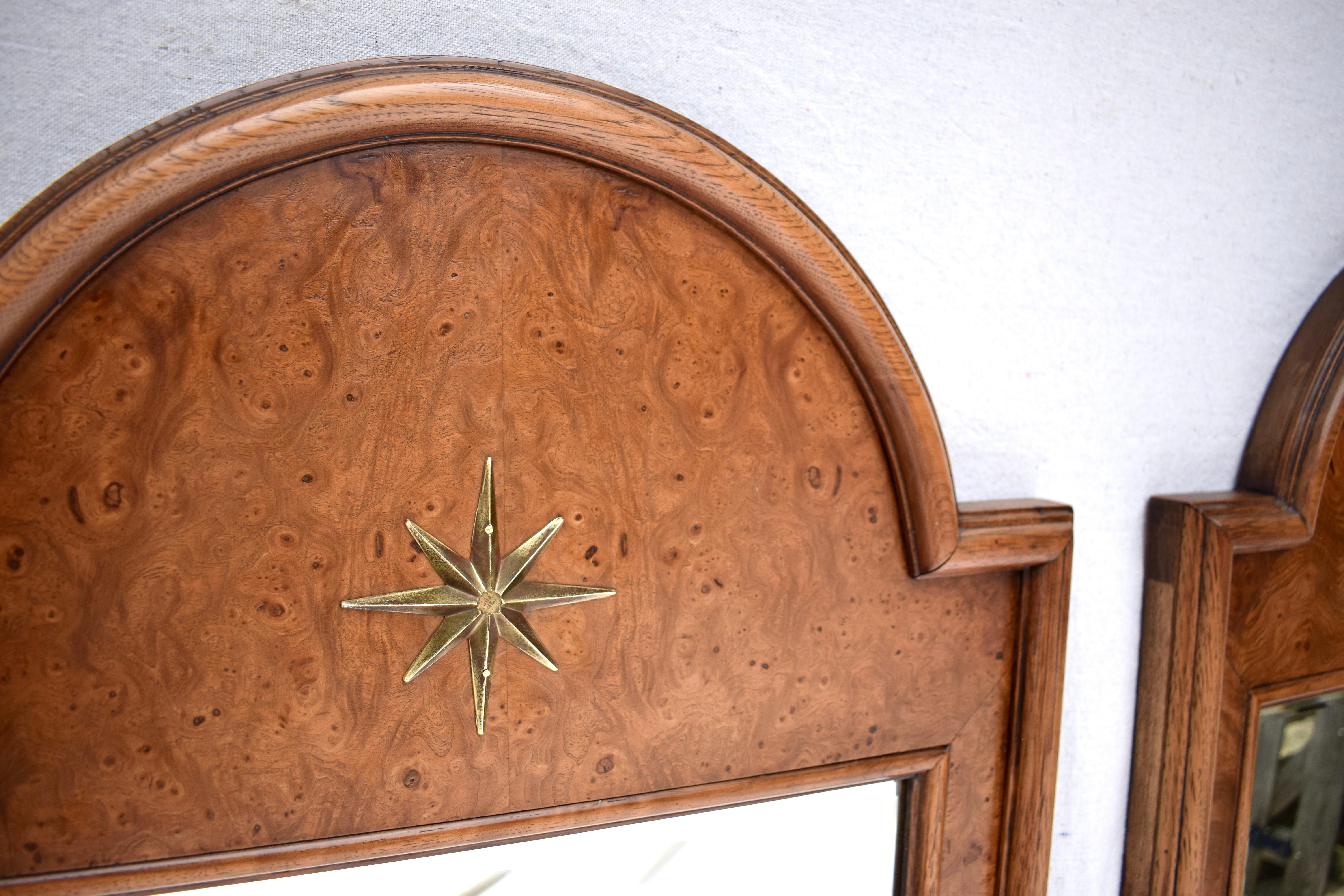 Midcentury Italienisch Serliana Palladian Style Burl-Holz abgeschrägte Wandspiegel (Abgeschrägt) im Angebot