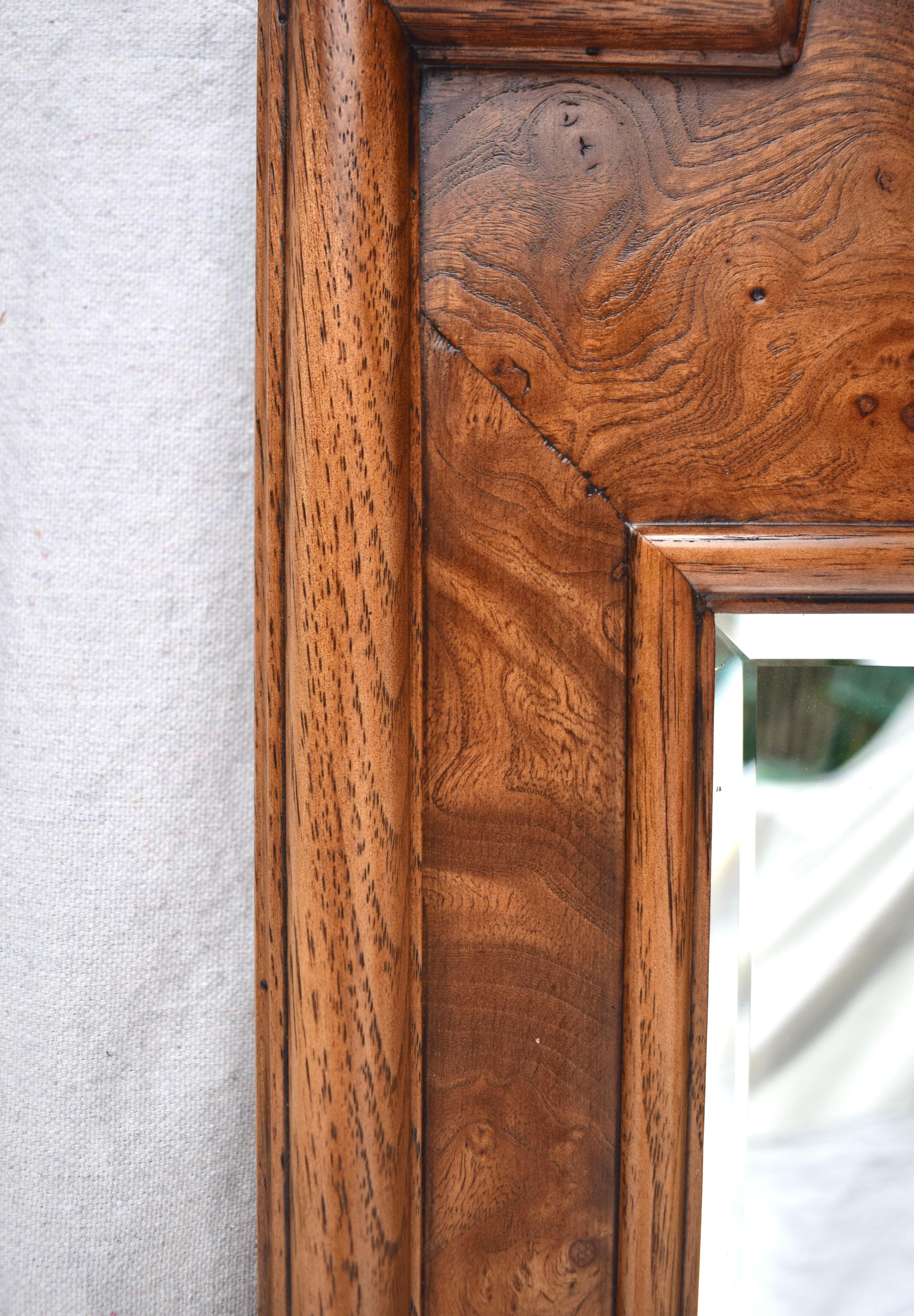 Midcentury Italienisch Serliana Palladian Style Burl-Holz abgeschrägte Wandspiegel (Messing) im Angebot