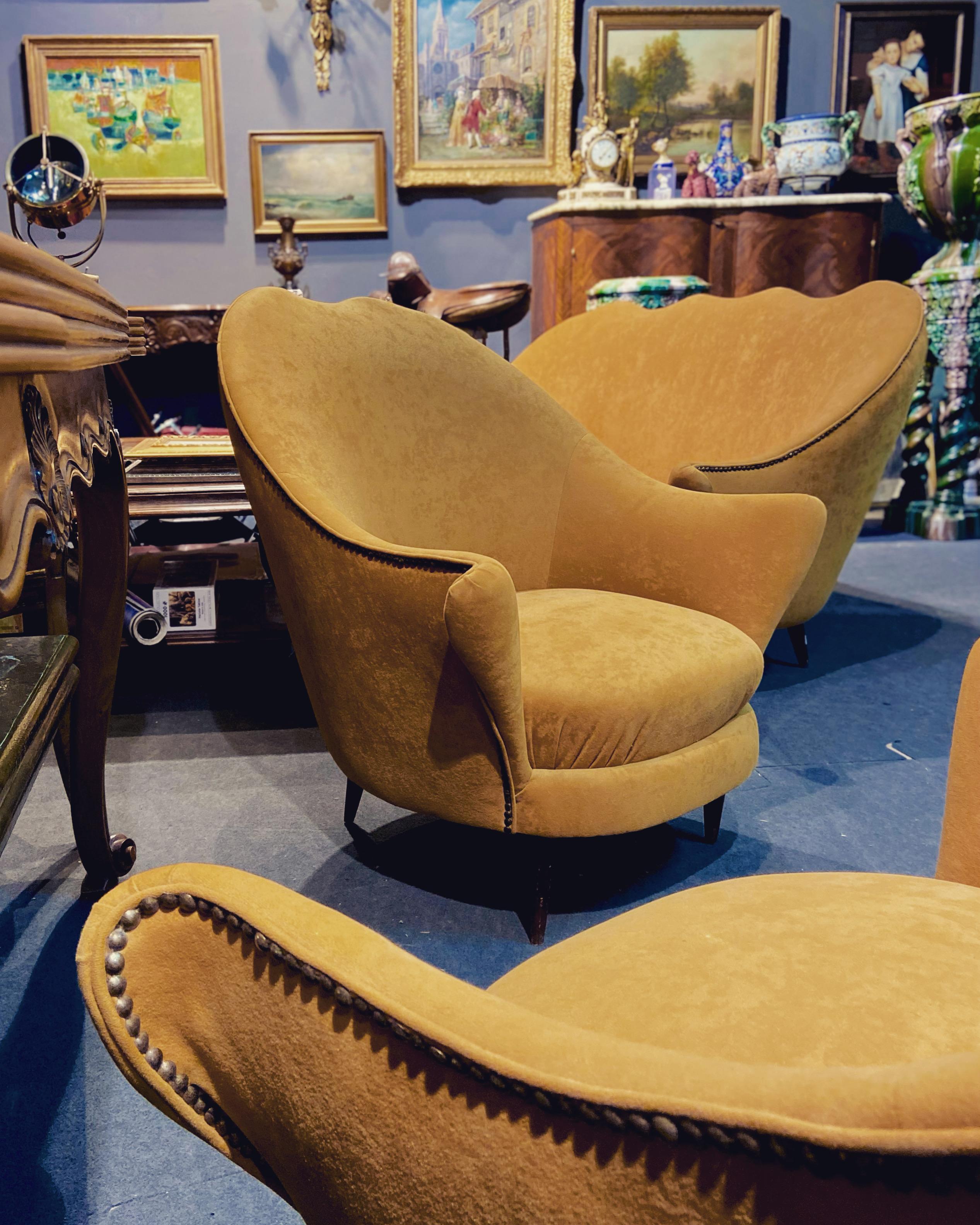 Mid-Century Modern Midcentury Italian Set of Curved Canapé and Two Armchairs in Mustard Velvet