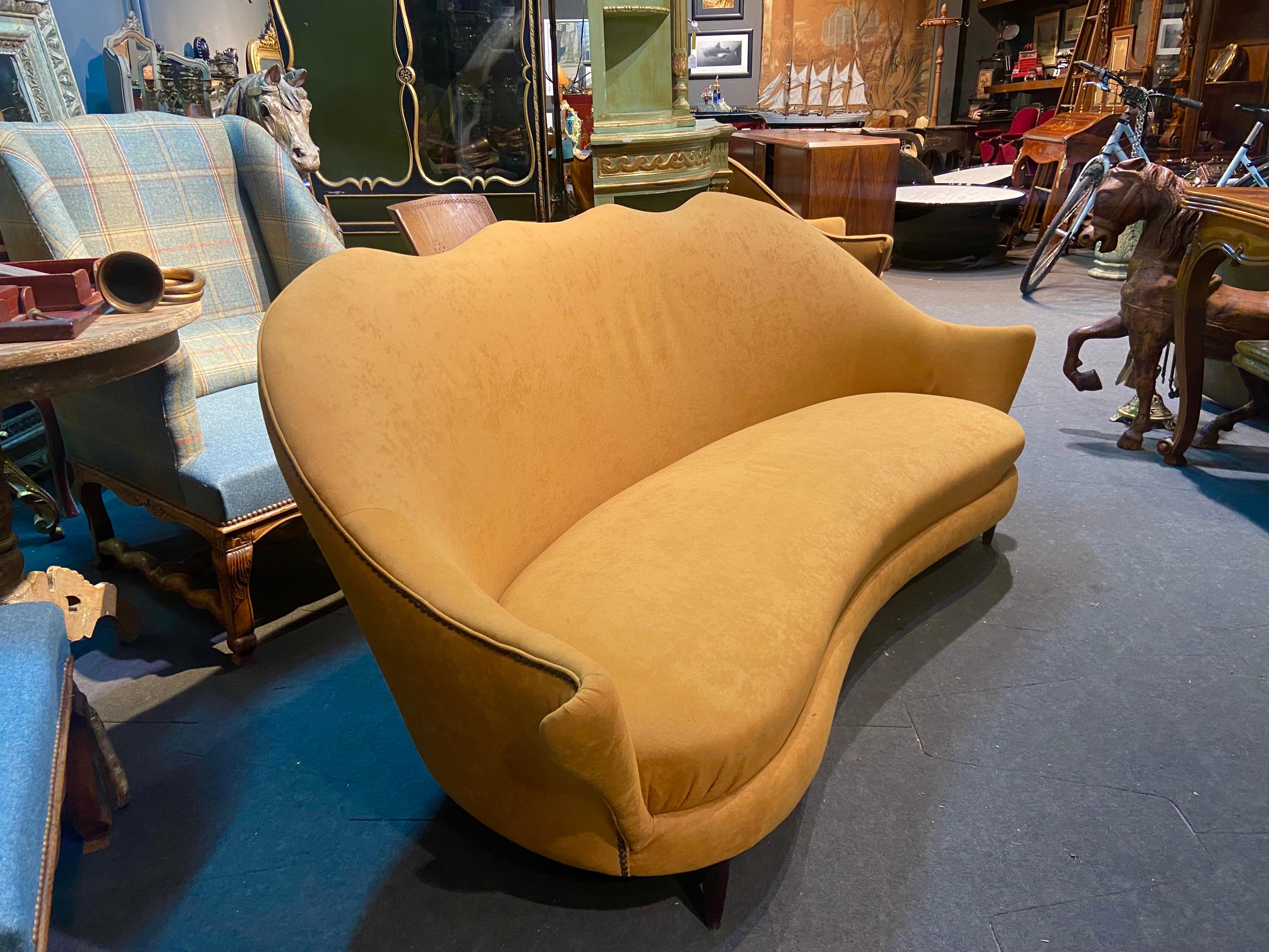 Midcentury Italian Set of Curved Canapé and Two Armchairs in Mustard Velvet In Good Condition In Sofia, BG