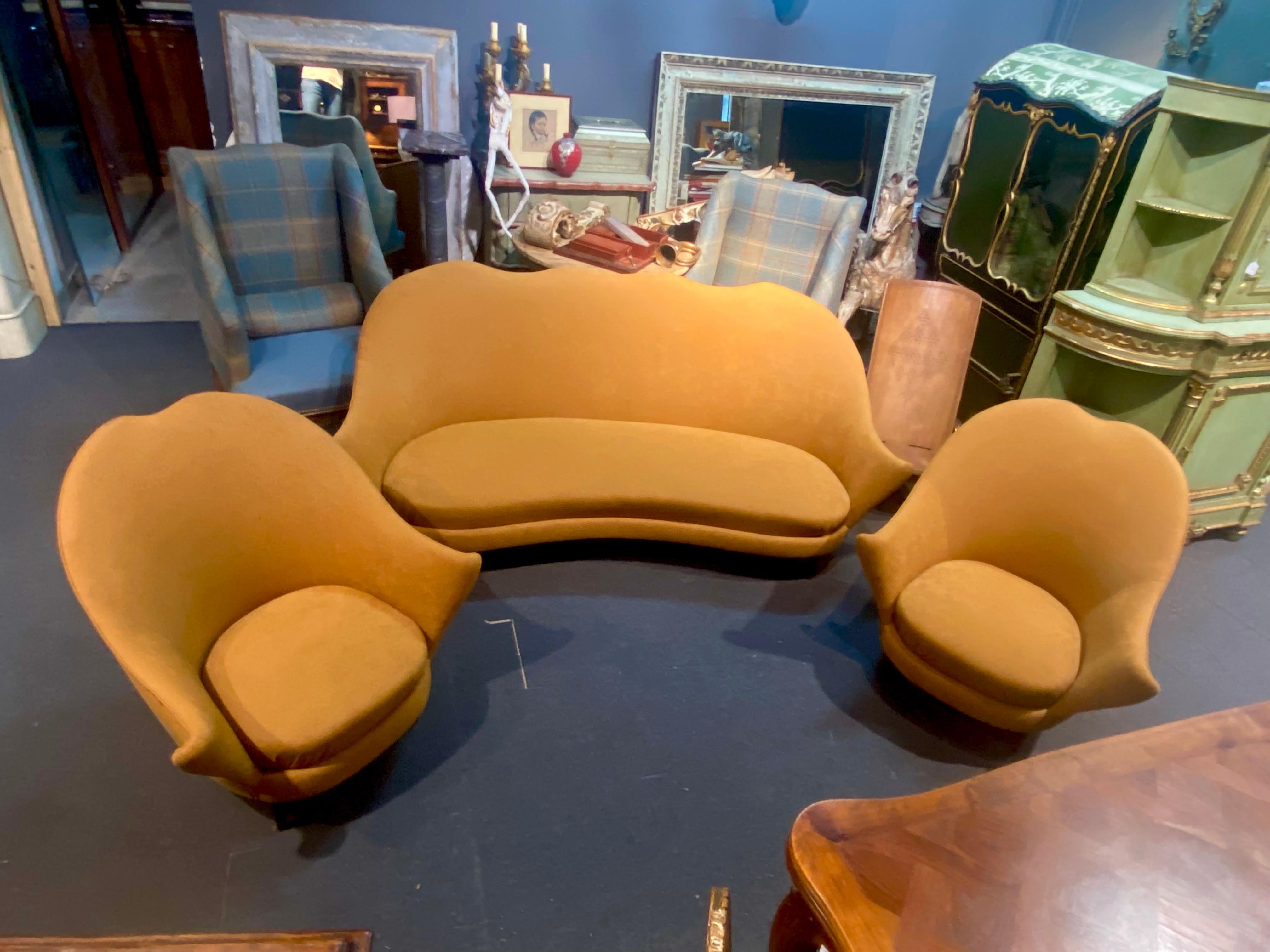 20th Century Midcentury Italian Set of Curved Canapé and Two Armchairs in Mustard Velvet