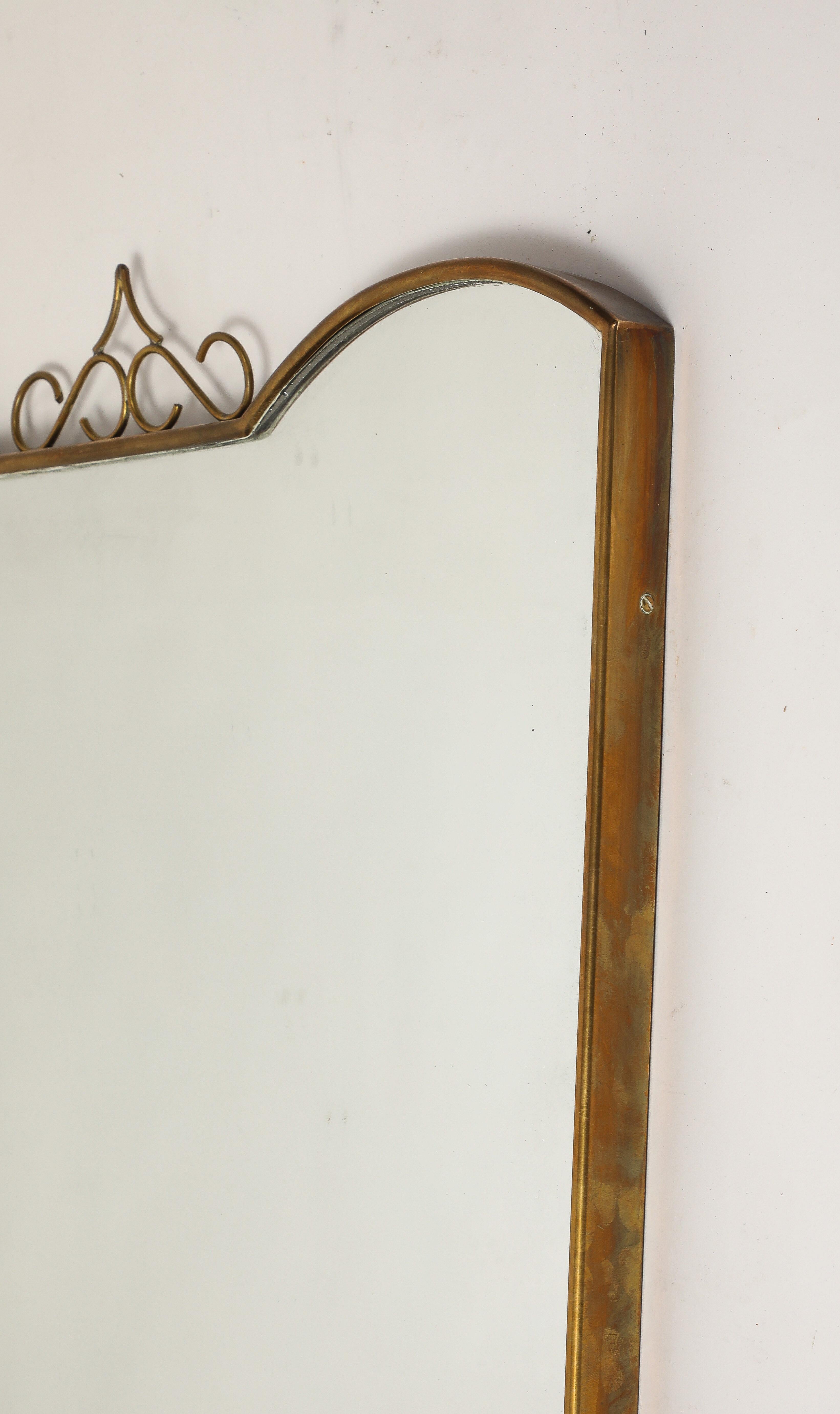 Midcentury Italian Shaped Brass Mirror with Brass Decorations, 1950s For Sale 4