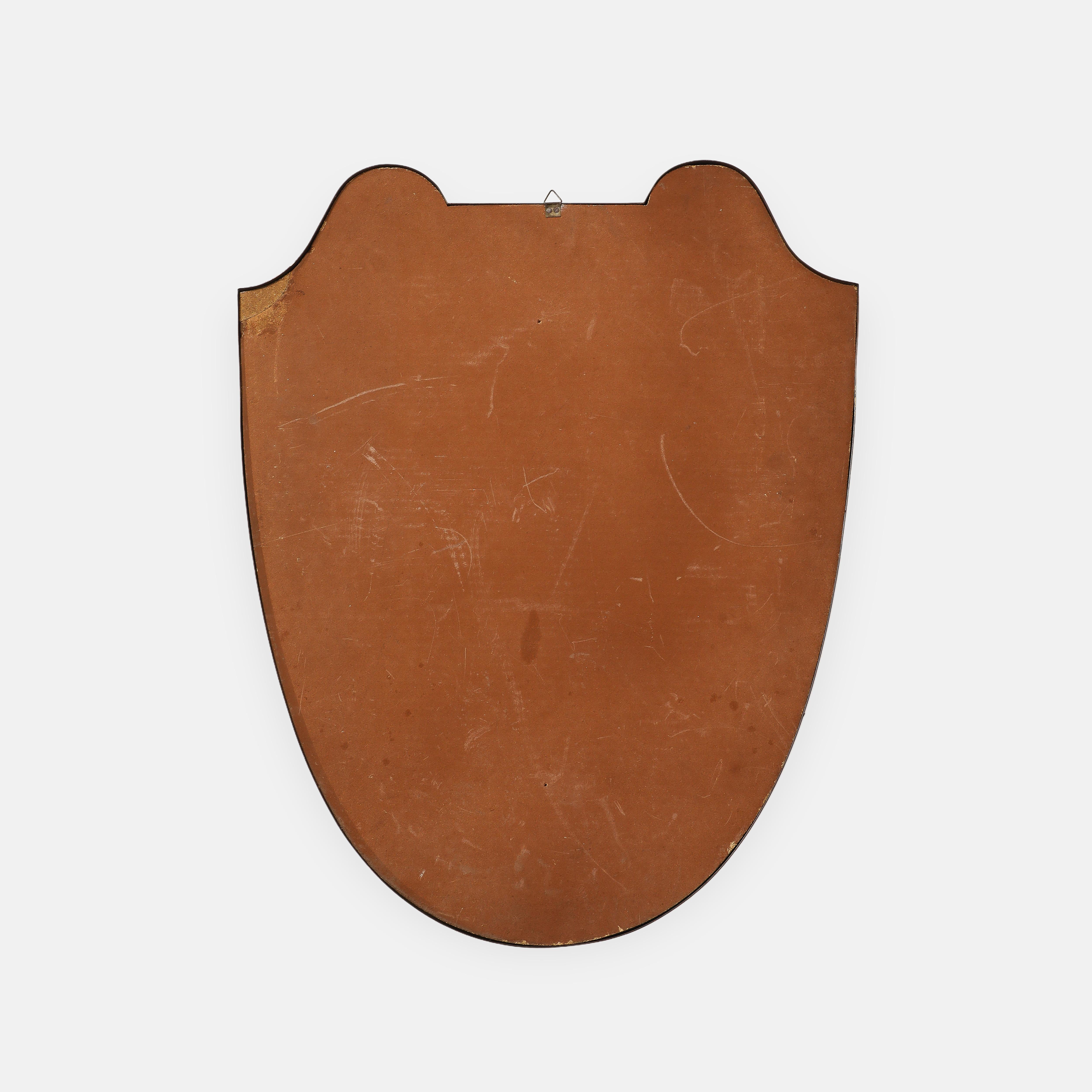 Espejo italiano de latón en forma de escudo de mediados de siglo en venta 7