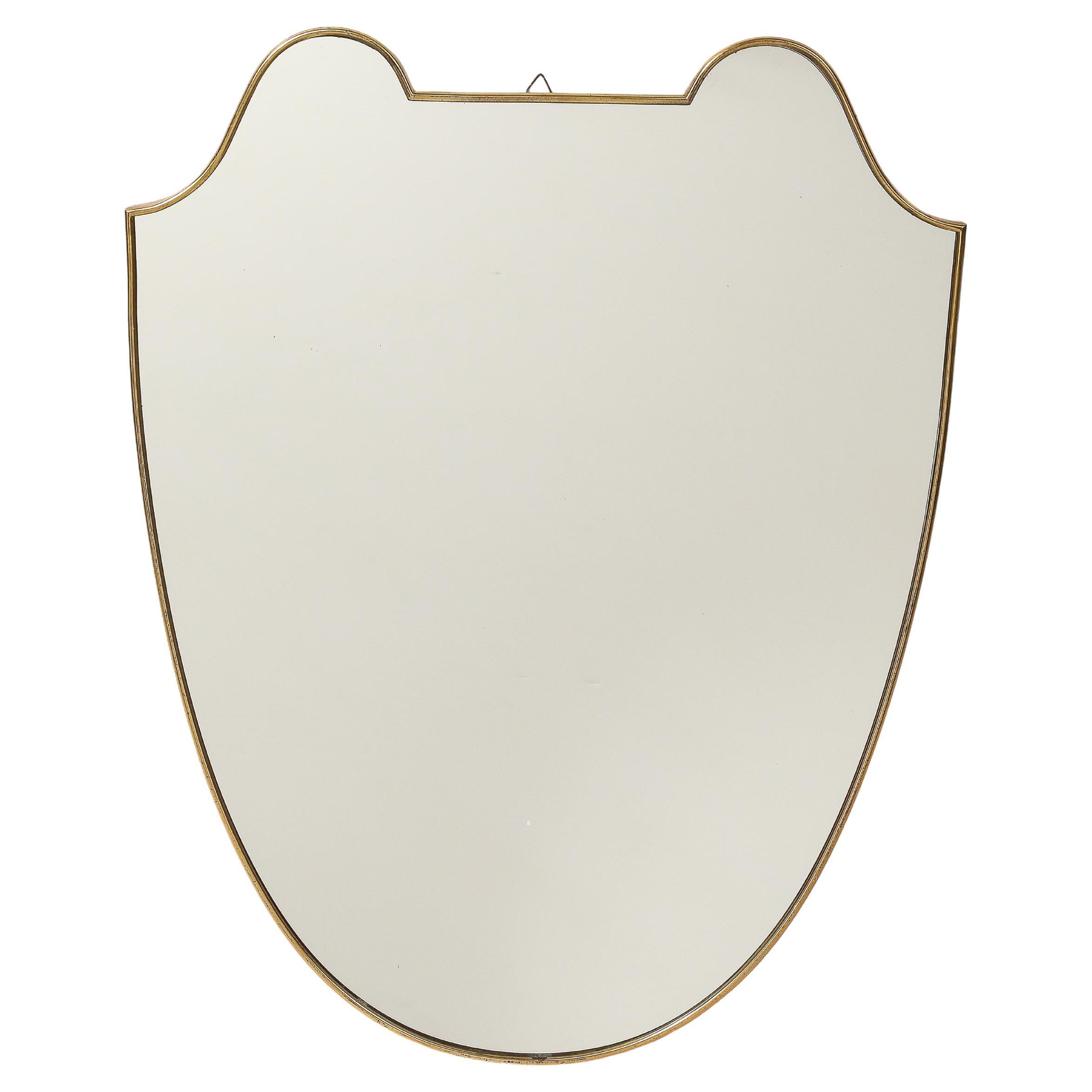 Miroir en laiton en forme de bouclier italien du milieu du siècle