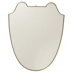 Miroir en laiton en forme de bouclier italien du milieu du siècle