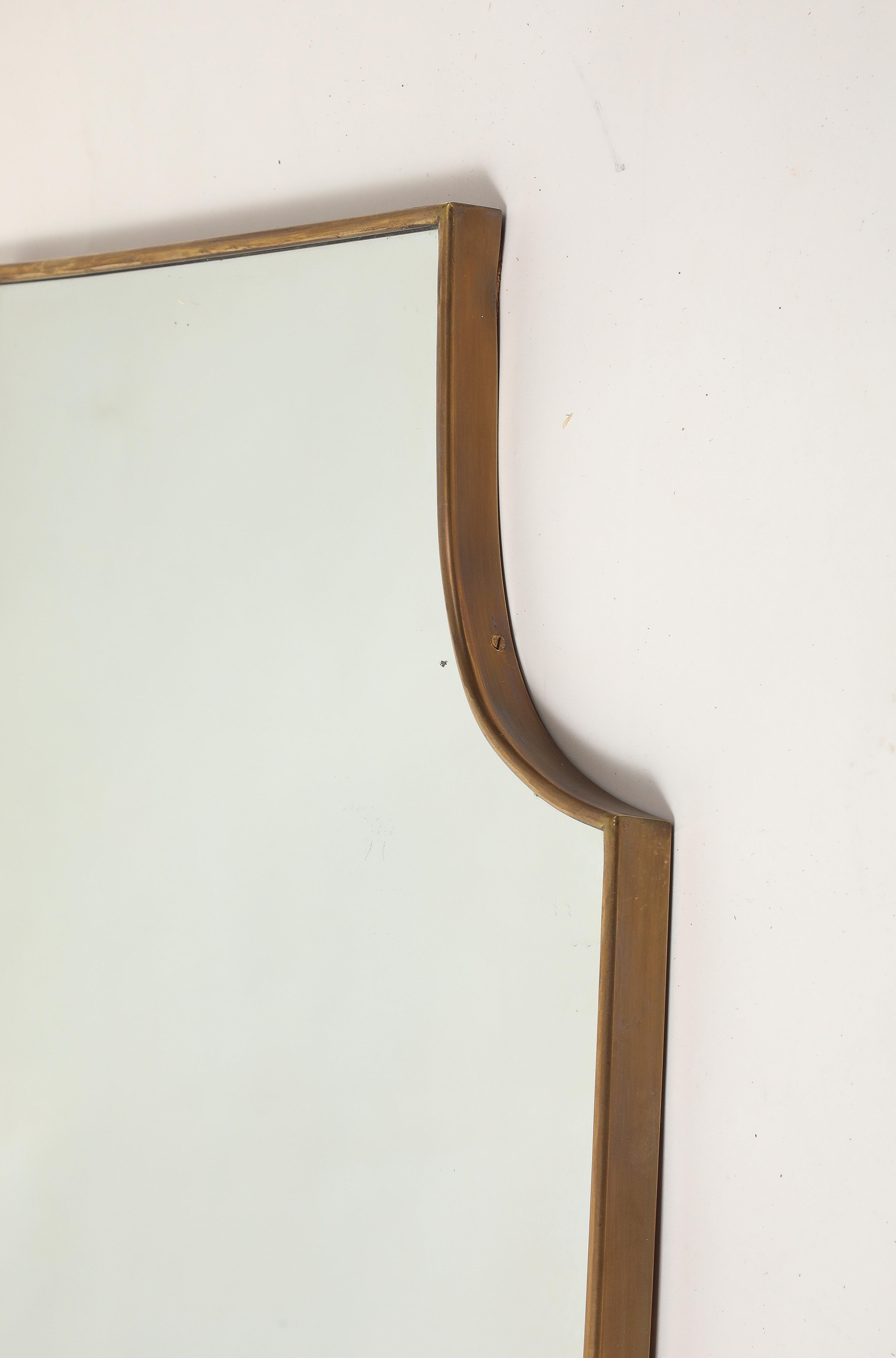 Miroir mural en laiton en forme de bouclier, Italie du milieu du siècle, années 1950 en vente 3