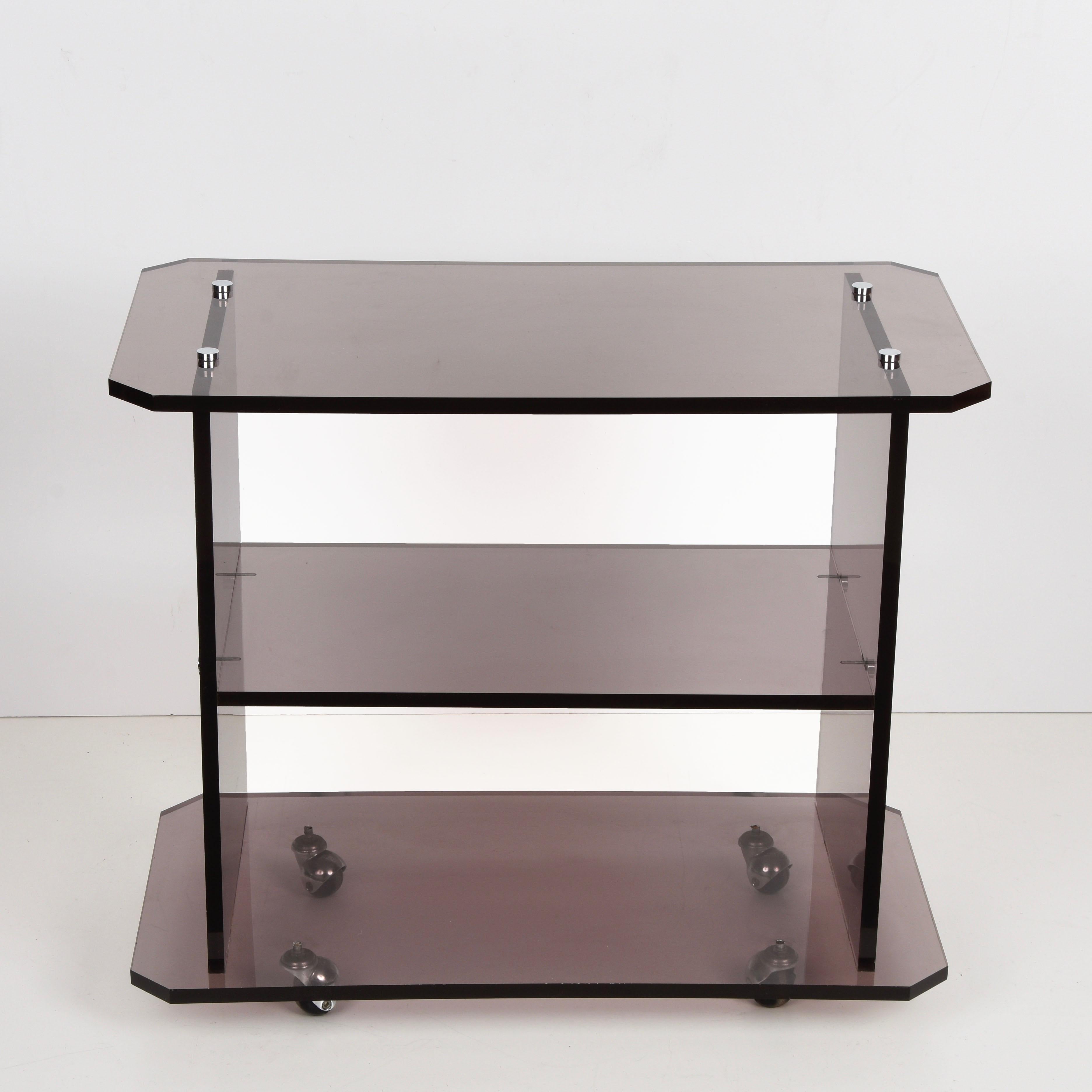 Midcentury Italian Smoked Lucite Service Trolley, Willy Rizzo Style, 1980s In Good Condition For Sale In Roma, IT