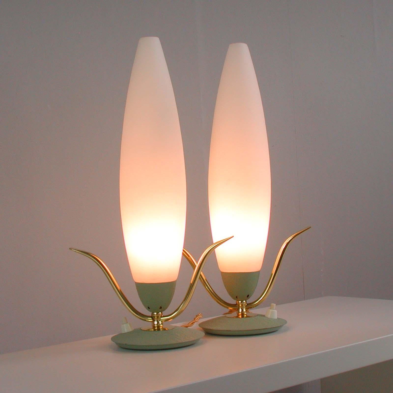 Midcentury Italian Sputnik Mint and Satinated Glass Table Lamps, 1950s, Set of 2 For Sale 4