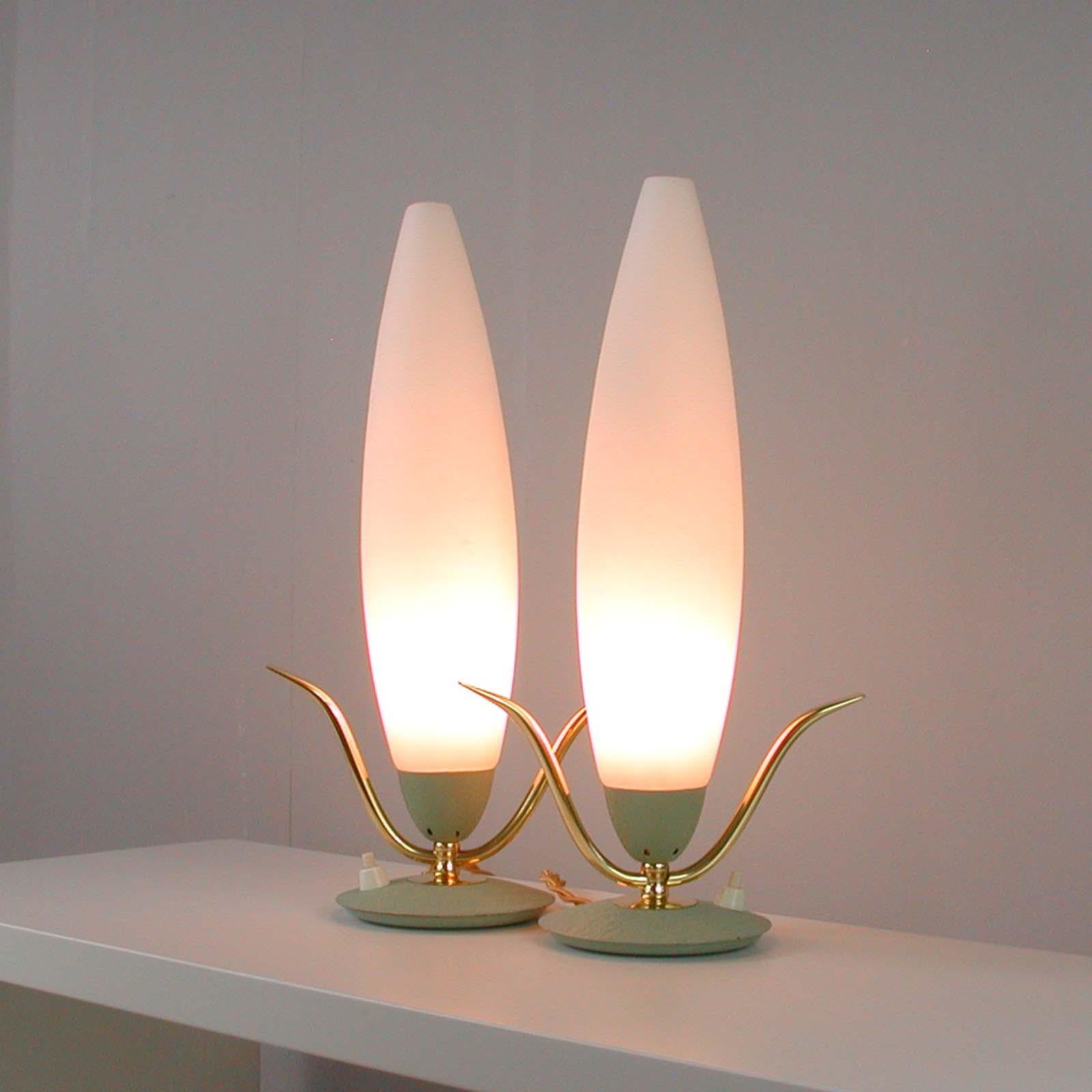 Midcentury Italian Sputnik Mint and Satinated Glass Table Lamps, 1950s, Set of 2 For Sale 5