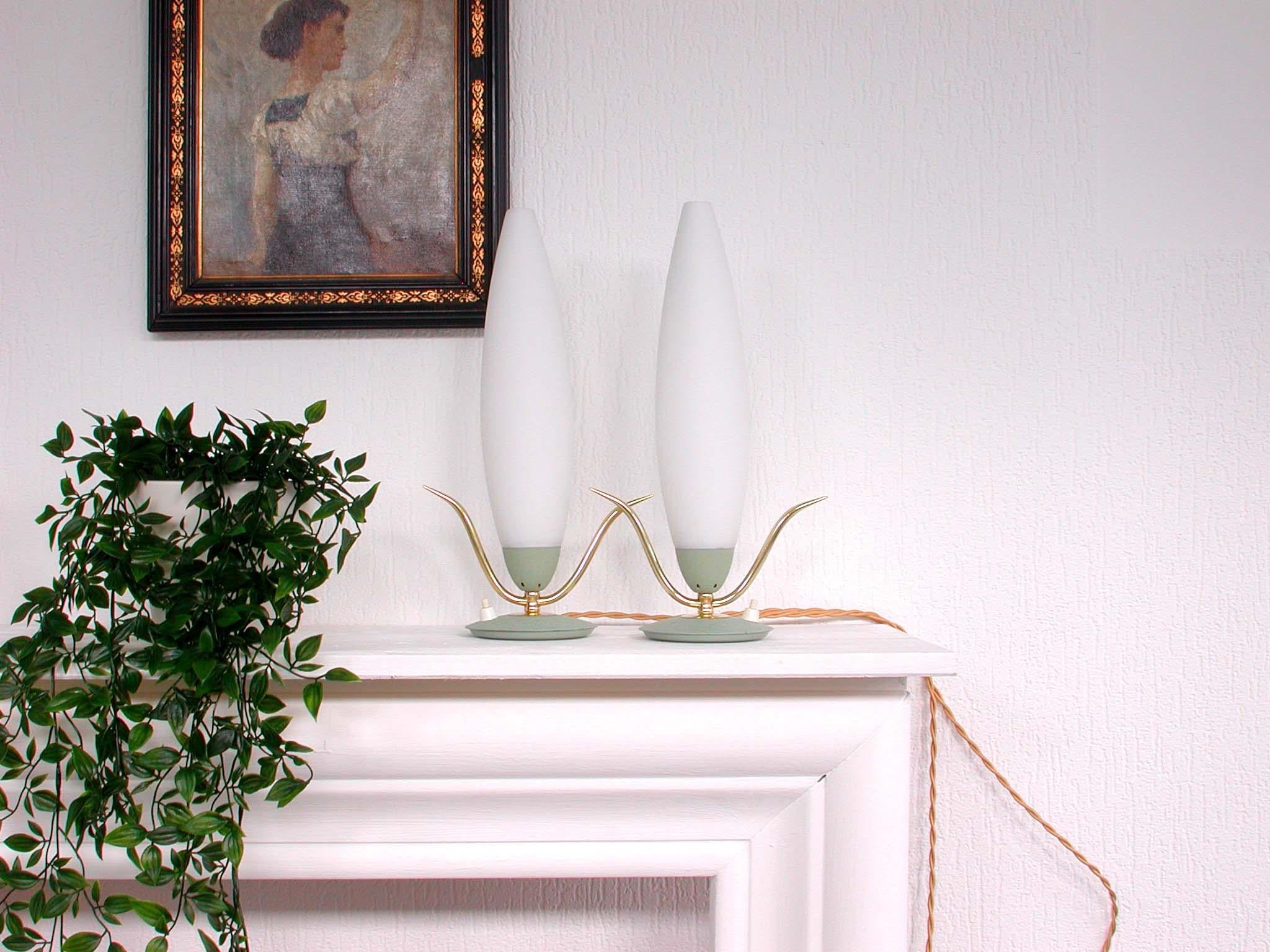 Lampes de table en verre satiné et menthe Spoutnik:: 1950s:: Set of 2 en vente 6