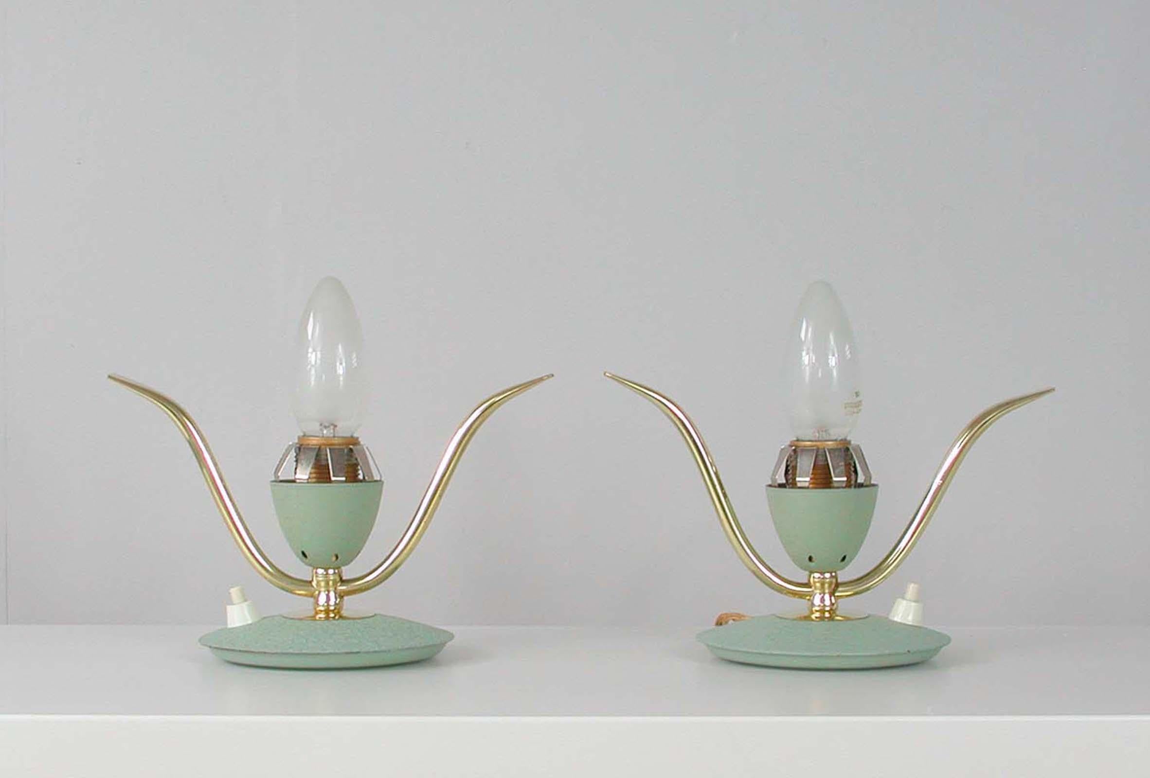 Midcentury Italian Sputnik Mint and Satinated Glass Table Lamps, 1950s, Set of 2 For Sale 1