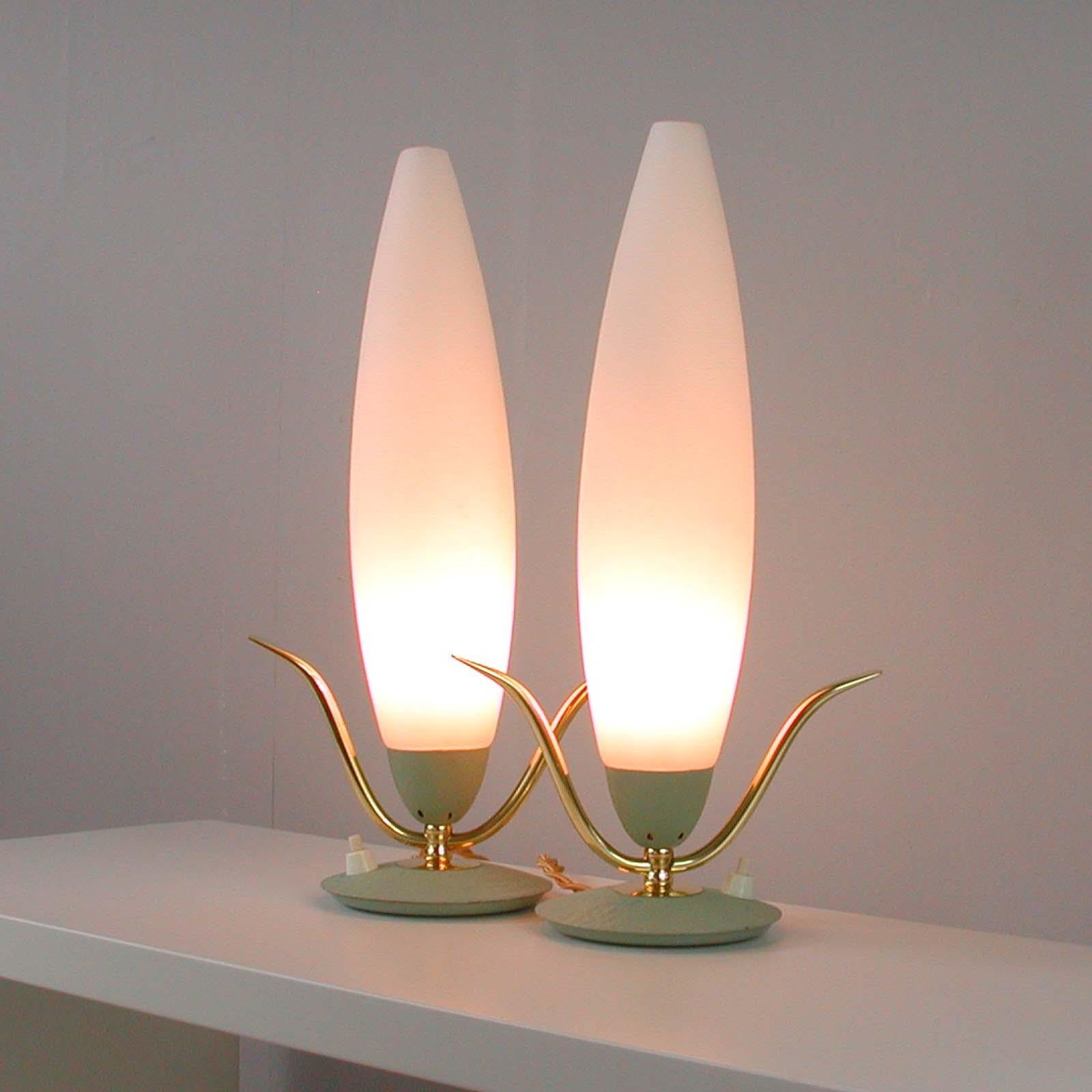 Midcentury Italian Sputnik Mint and Satinated Glass Table Lamps, 1950s, Set of 2 For Sale 2