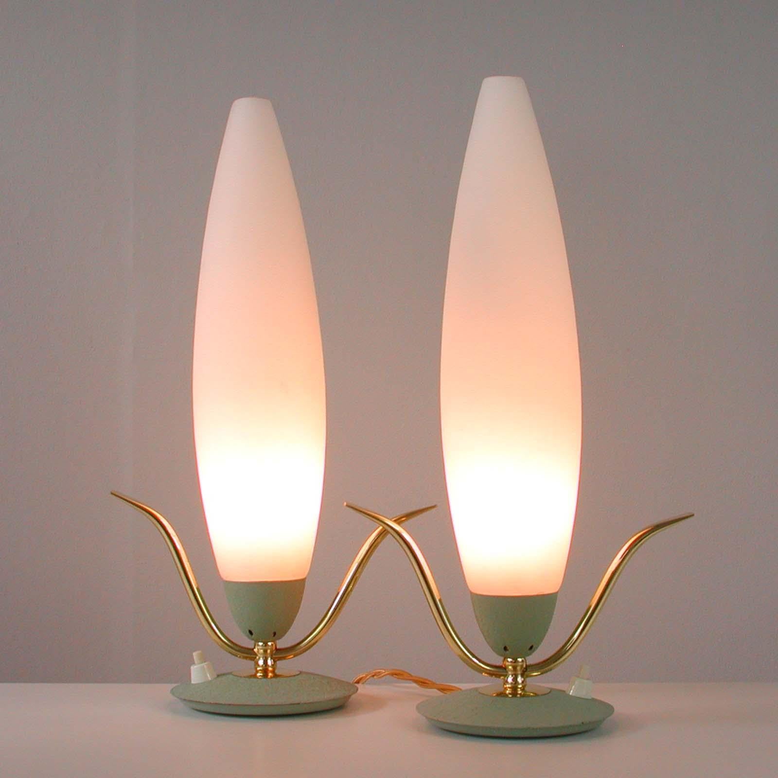 Midcentury Italian Sputnik Mint and Satinated Glass Table Lamps, 1950s, Set of 2 For Sale 3