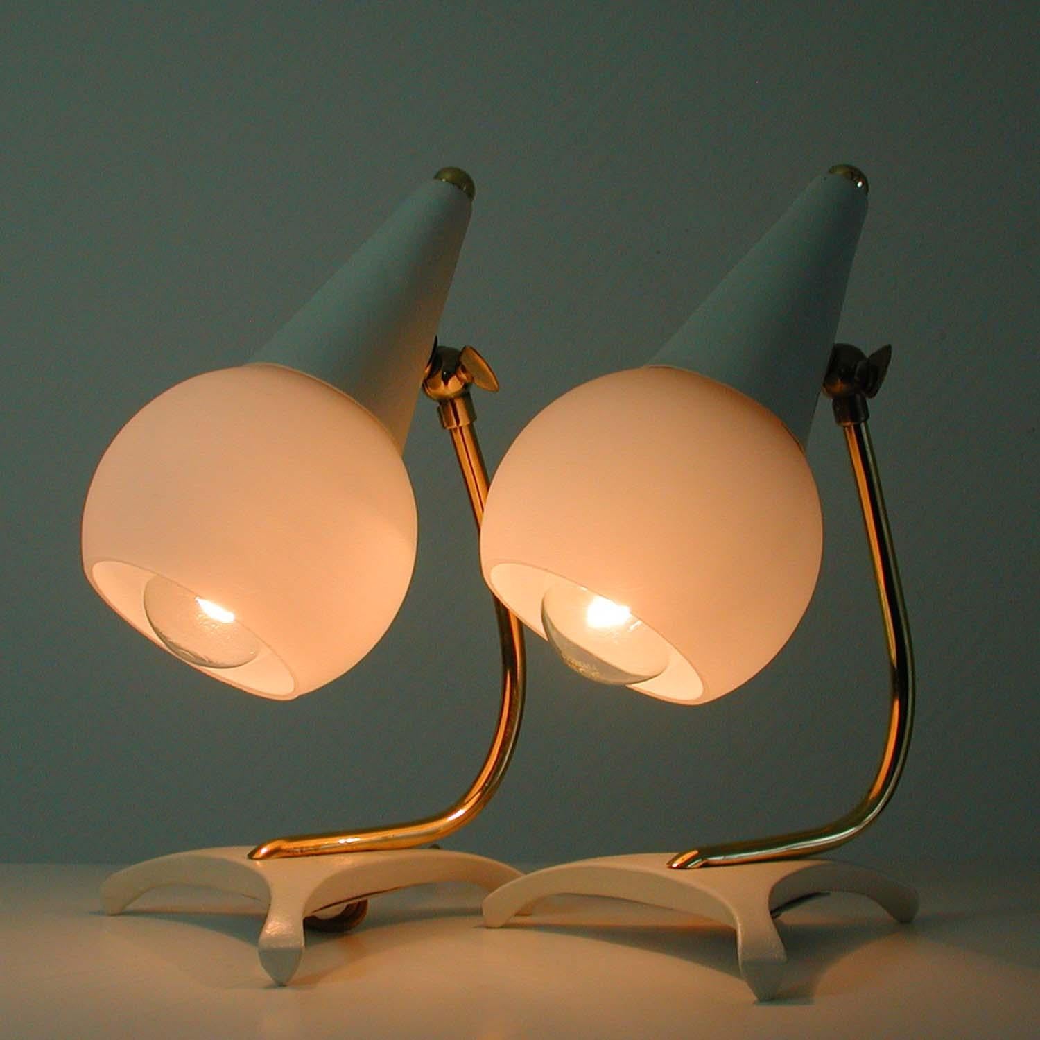 Midcentury Italian Sputnik Style Tripod White Table Lamps, 1950s 4